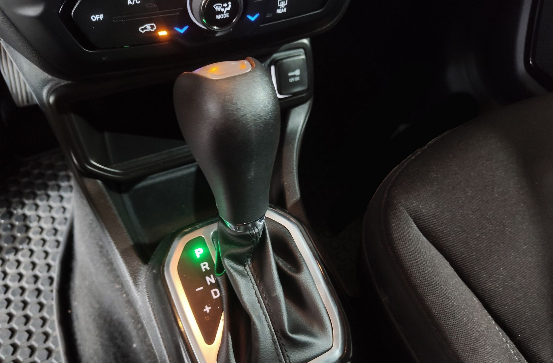 Jeep Renegade eHybrid Night Eagle ATX - foto 5