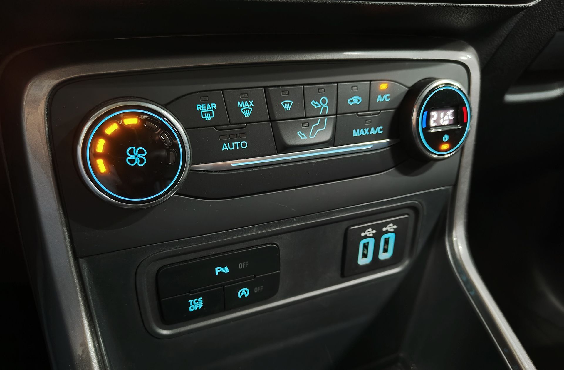 Ford EcoSport 1.0T EcoBoost Titanium - foto 34