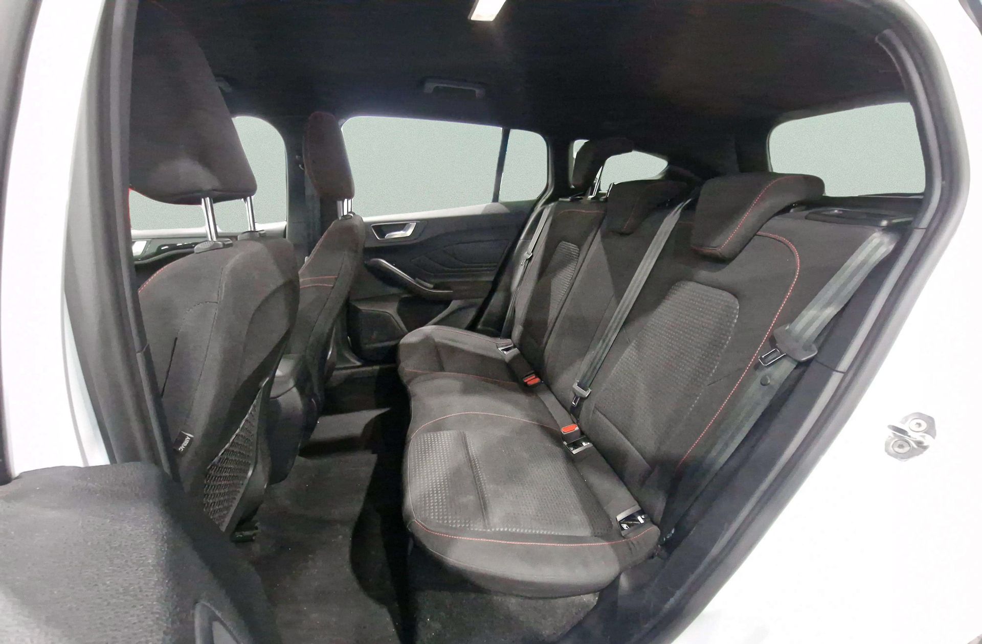 Ford Focus SportBreak 1.0 EcoBoost MHEV ST-Line - foto 15