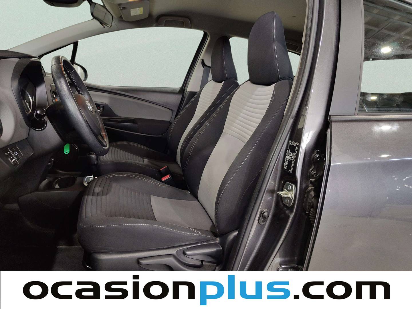 Foto asientos delanteros Toyota Yaris Toyota Yaris 1.5 100H Active (100 CV)