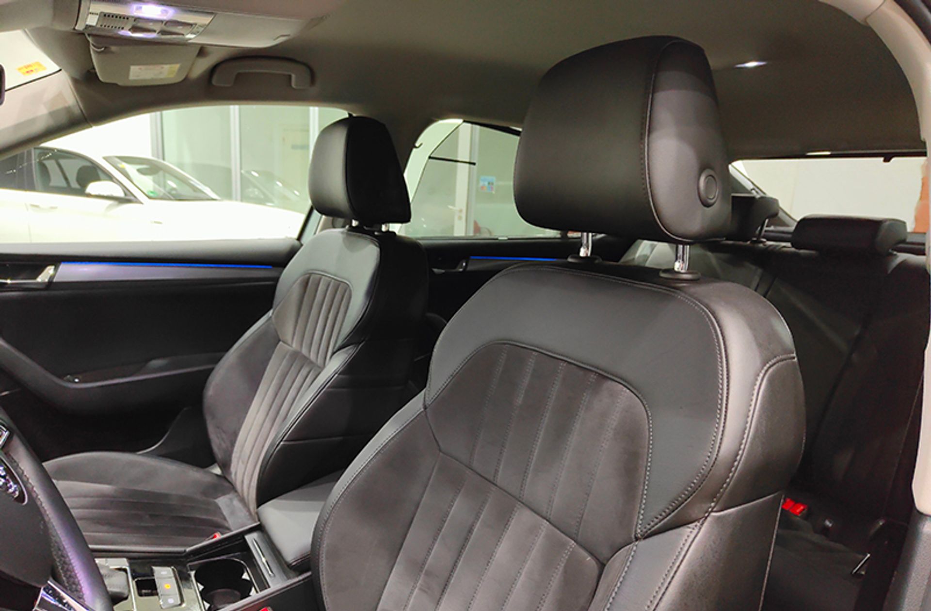 Škoda Superb 1.4 TSI Style DSG - foto 12
