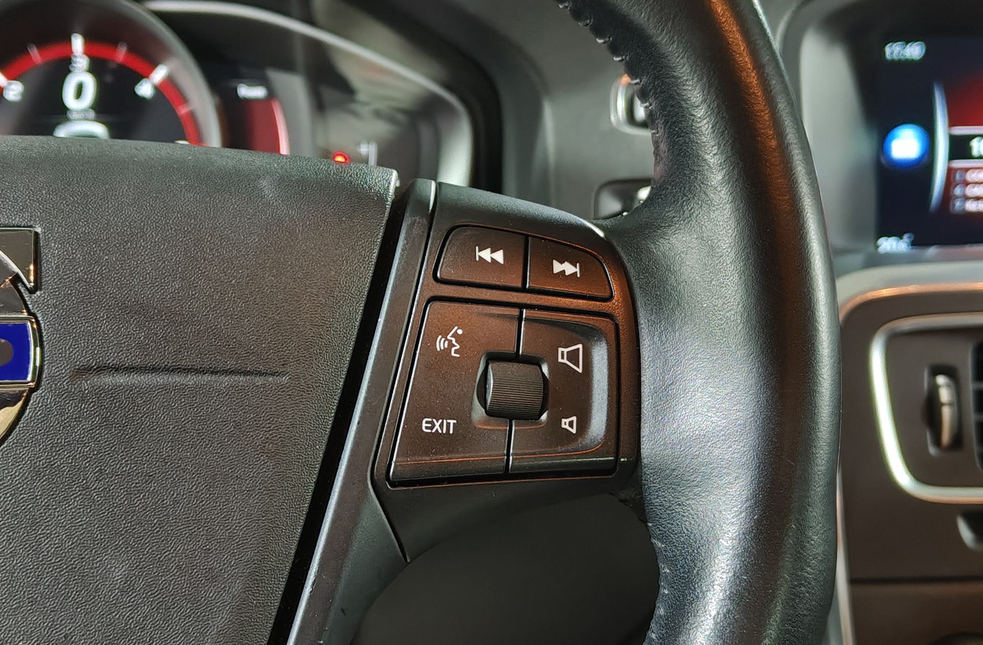 Volvo V60 Cross Country D3 Kinetic - foto 23