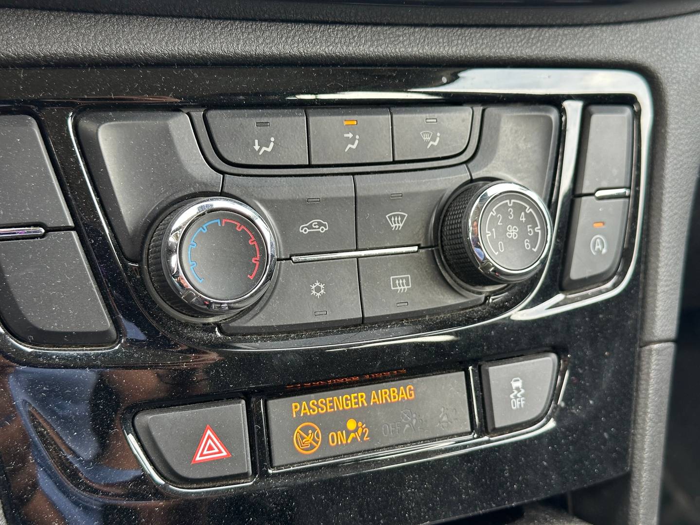 Foto Opel Mokka X Opel Mokka X 1.4 T S&S Selective 4x2  (140 CV)