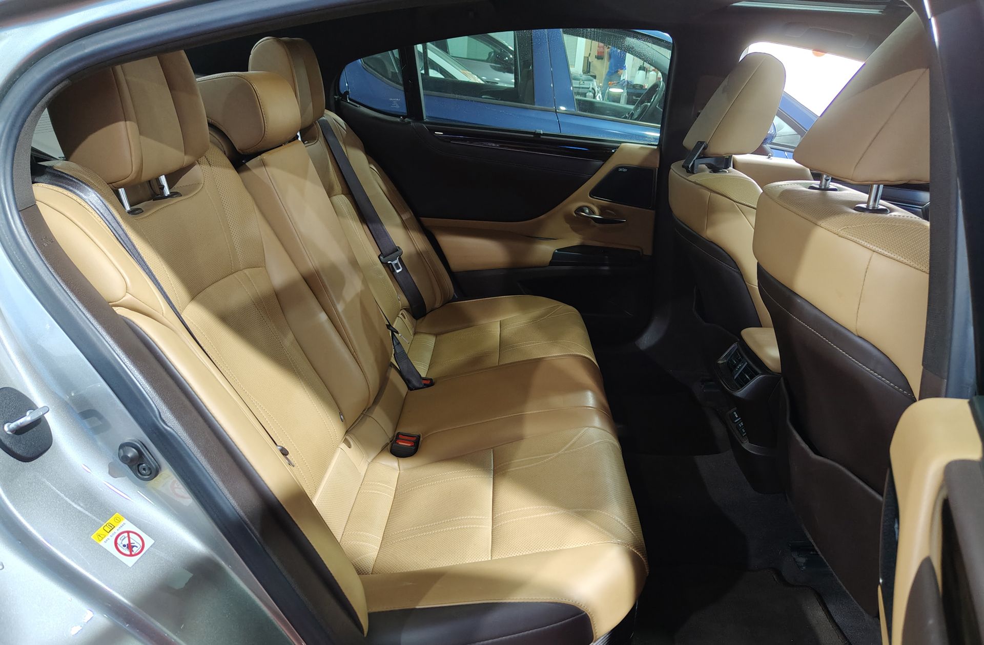 Lexus ES 300h Luxury - foto 31