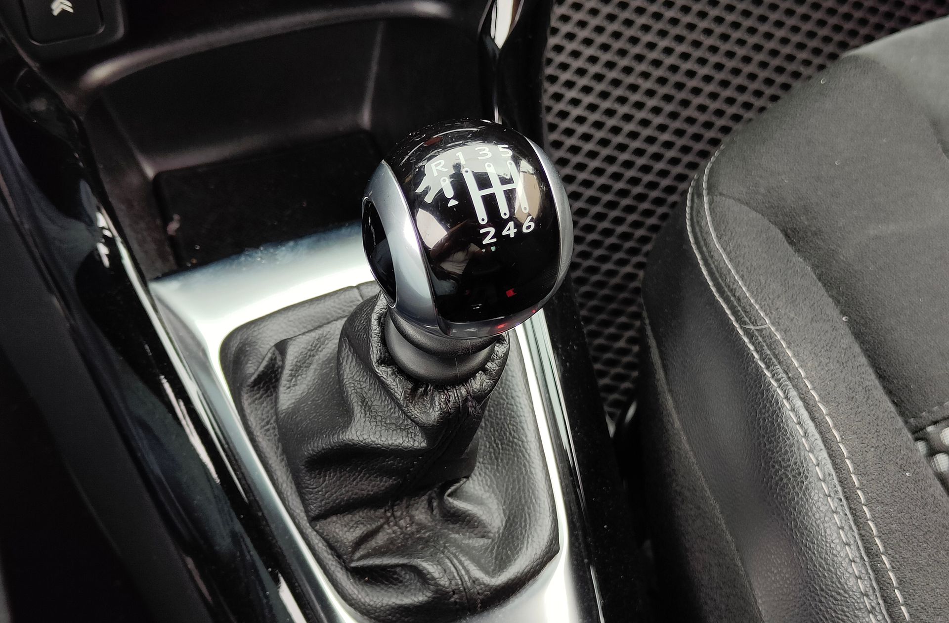 Citroën DS3 E-HDi 110 Sport - foto 5