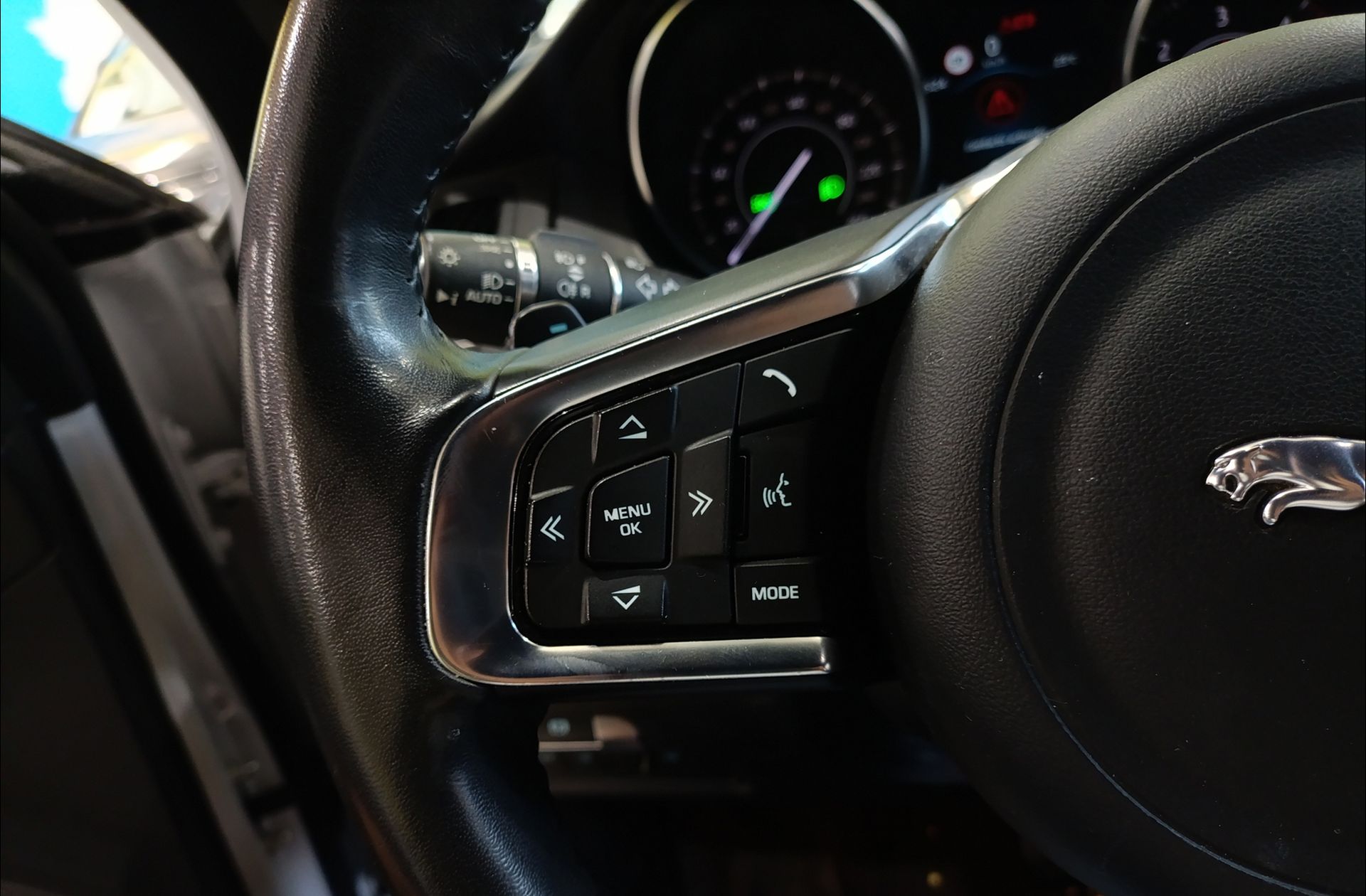 Jaguar E-Pace 2.0D R-Dynamic 4WD - foto 25