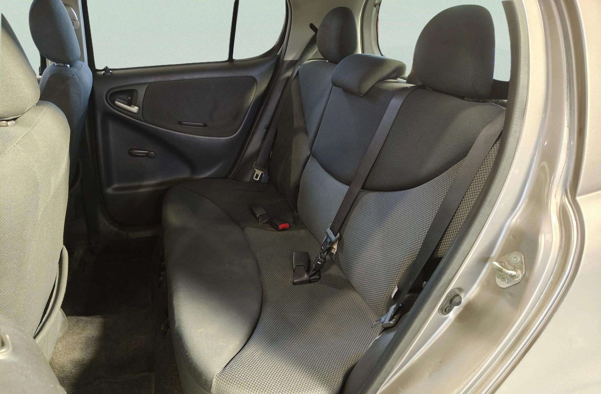 Toyota Yaris 1.3 VVT-i Sol - foto 9
