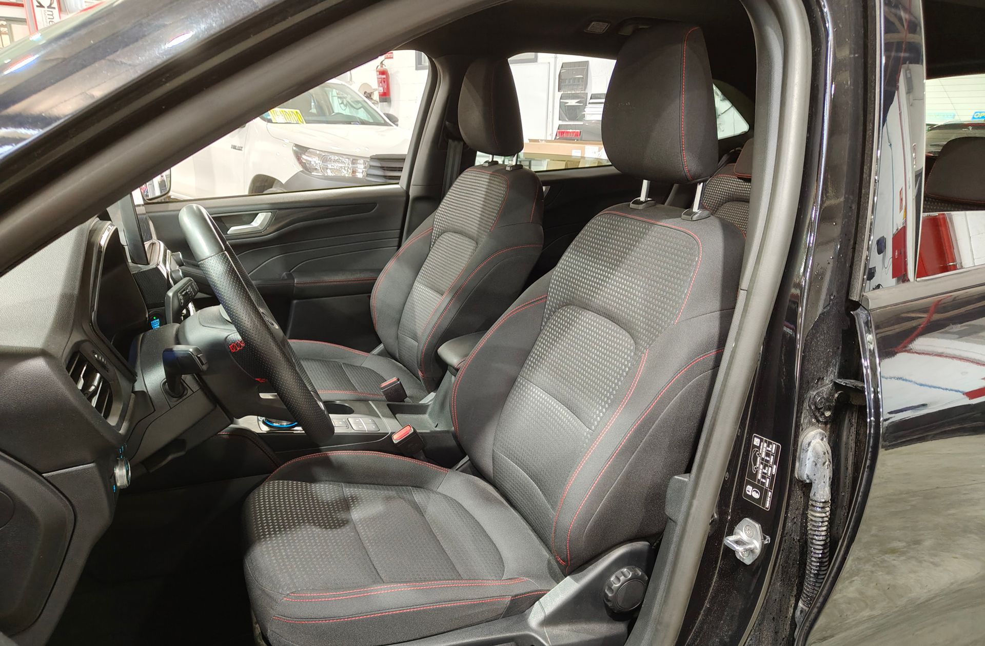 Ford Kuga 2.5 Duratec PHEV ST-Line - foto 12