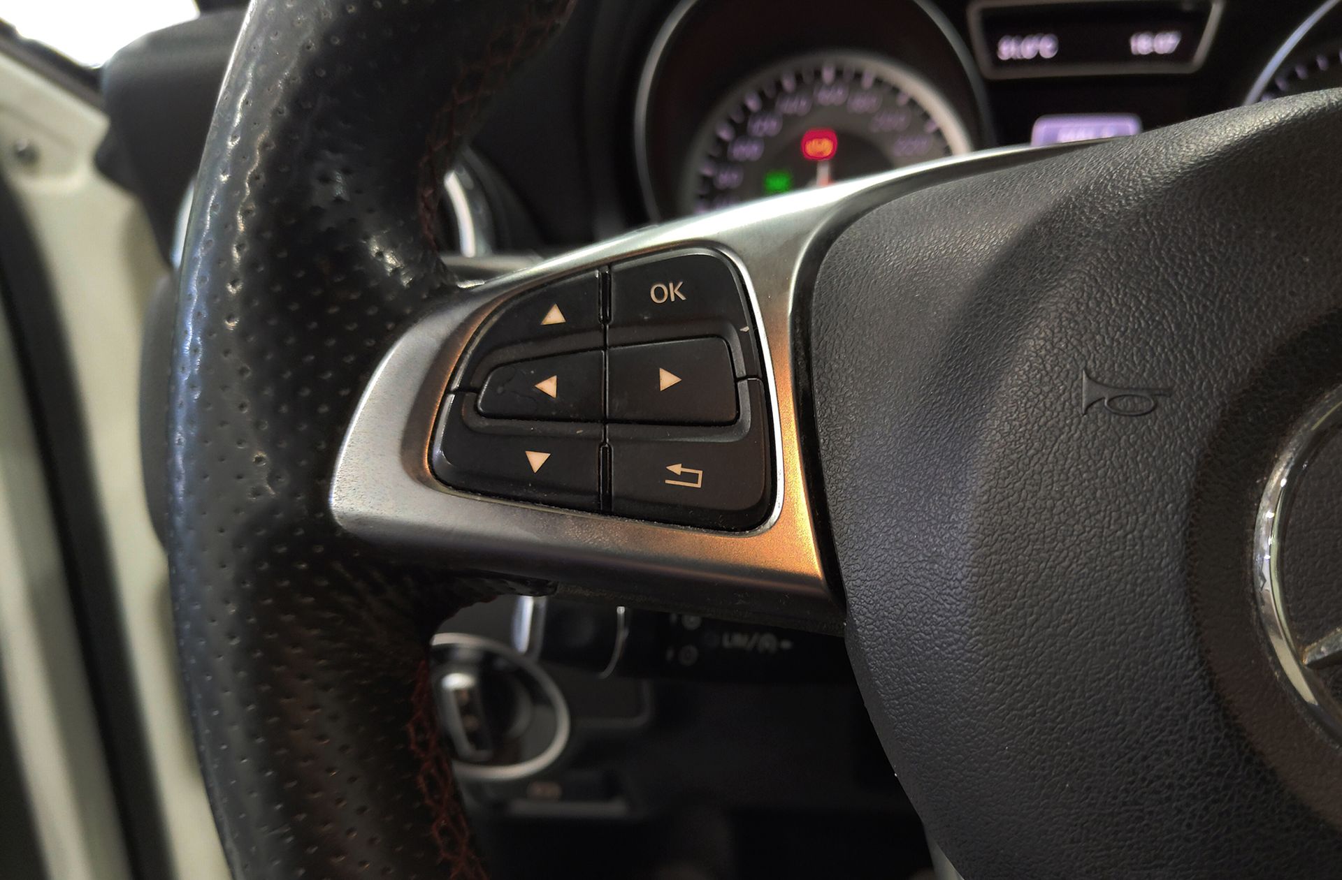 Mercedes-Benz GLA 200 d AMG Line - foto 24