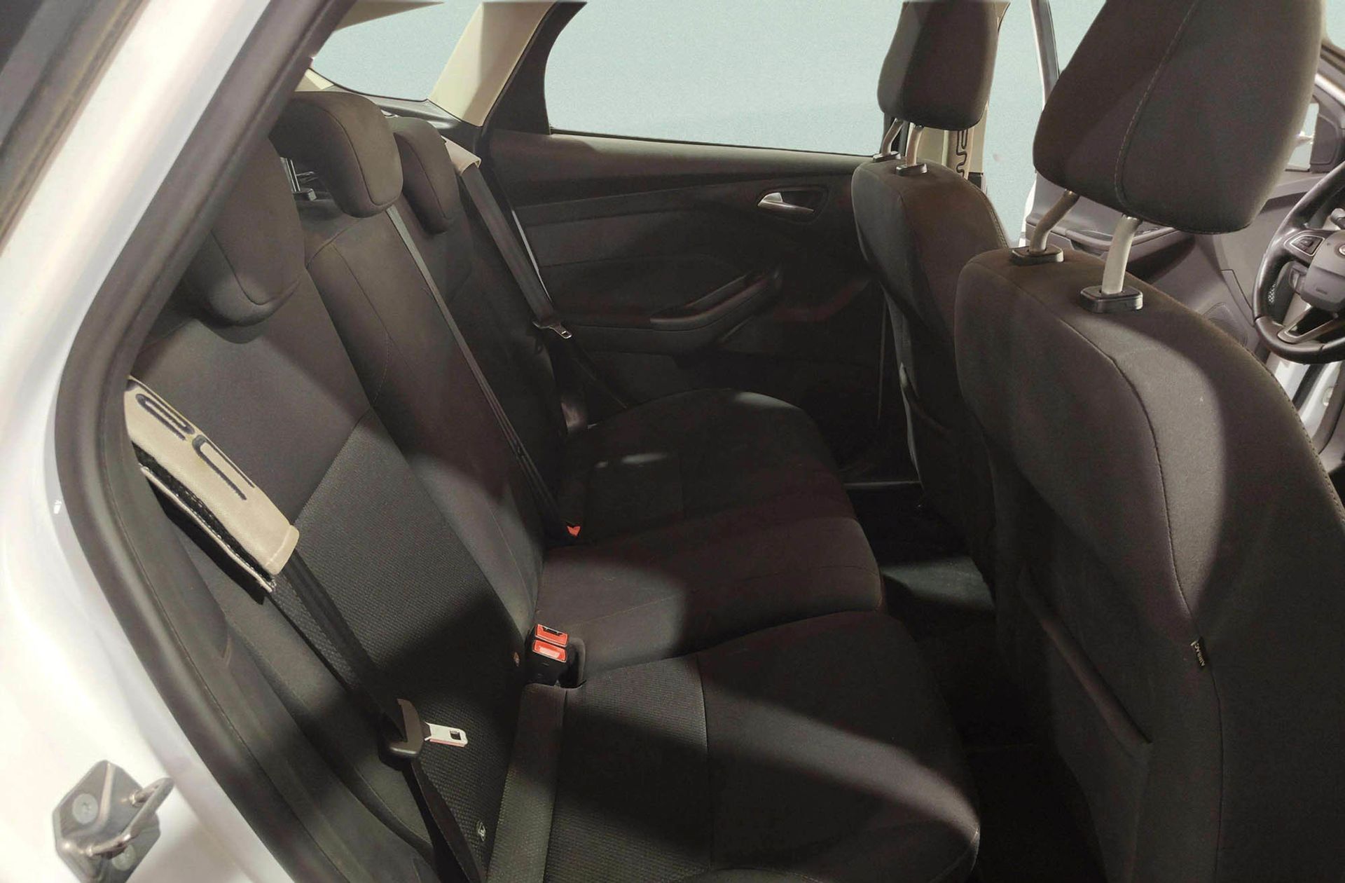 Ford Focus 1.0 EcoBoost Business - foto 16