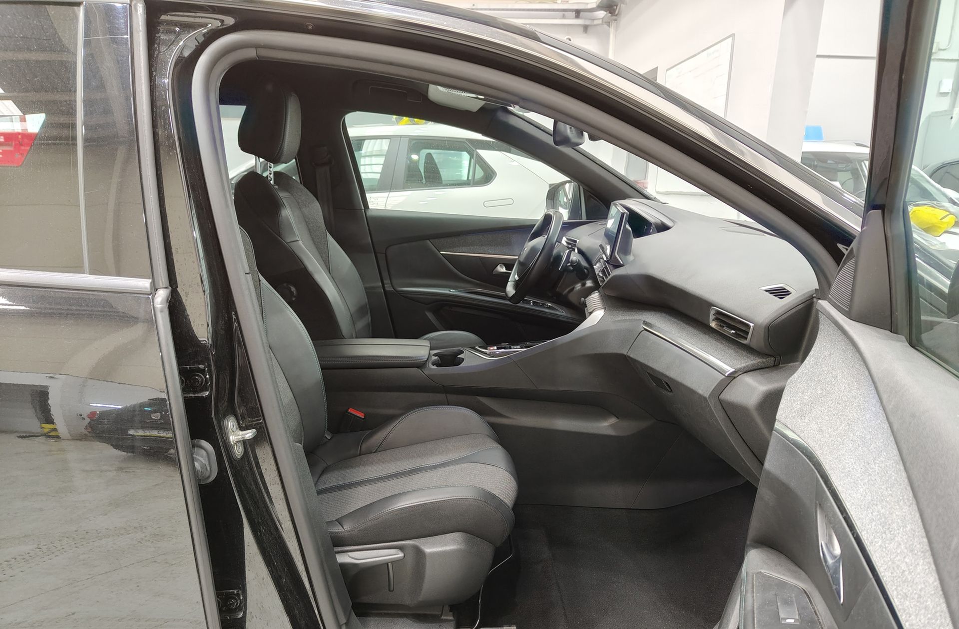 Peugeot 3008 300 Allure Pack e-EAT8 - foto 19
