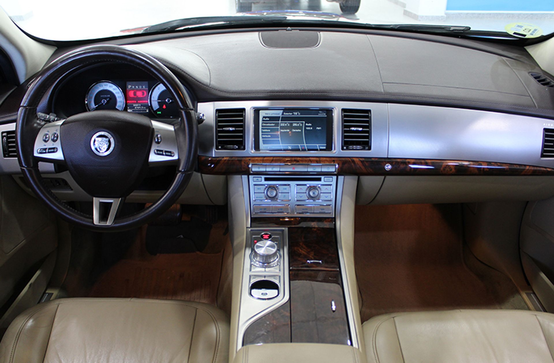 Jaguar XF 3.0 V6 Luxury - foto 7