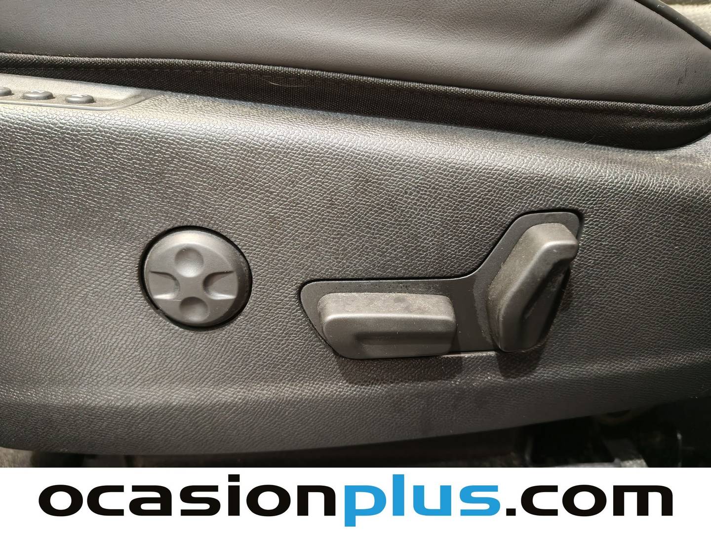 Foto DS DS 7 Crossback DS DS7 Crossback E-Tense 300 Louvre 4WD Auto (300 CV)