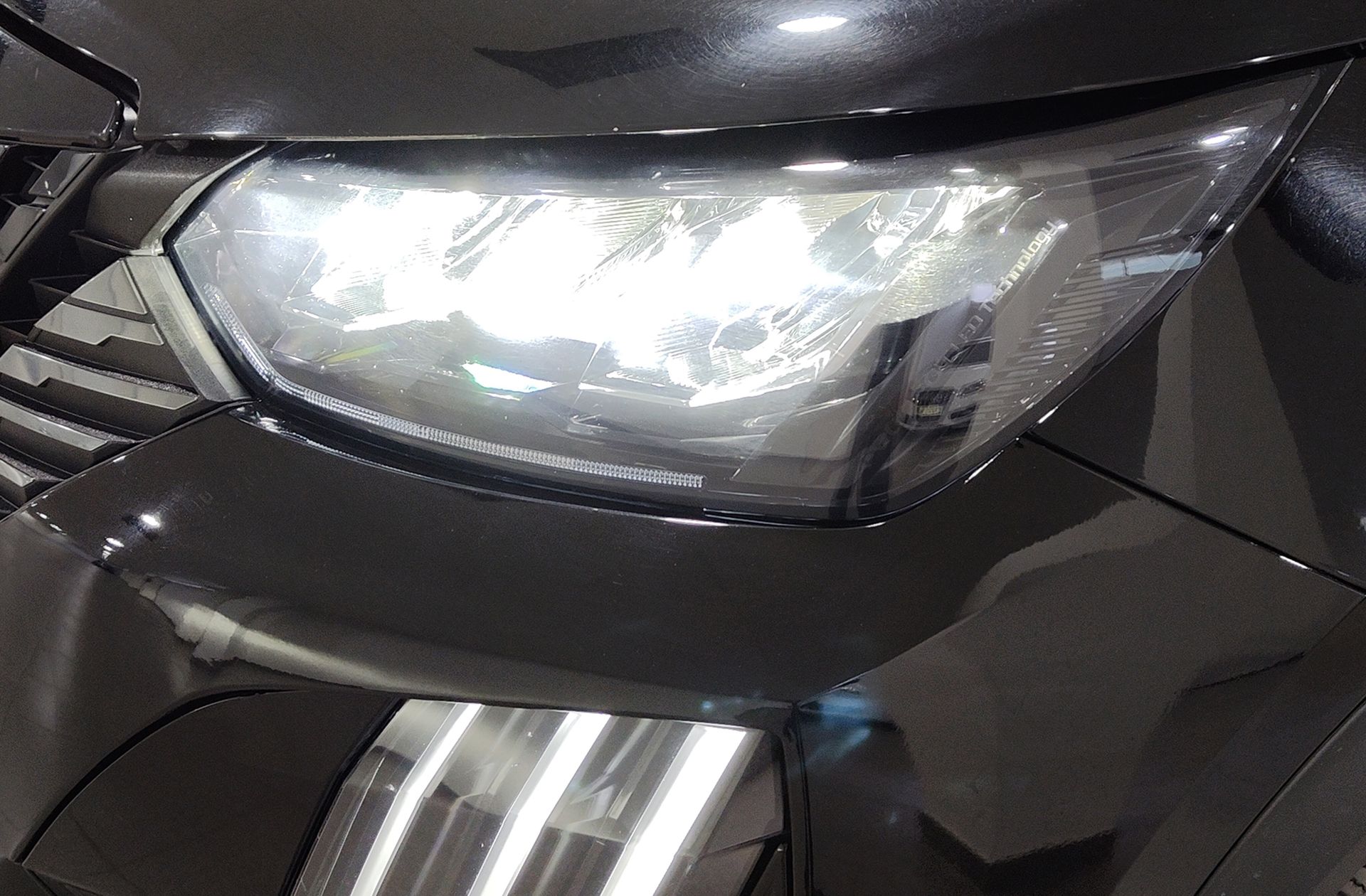 Peugeot 2008 Allure Hybrid eDCS6 - foto 13