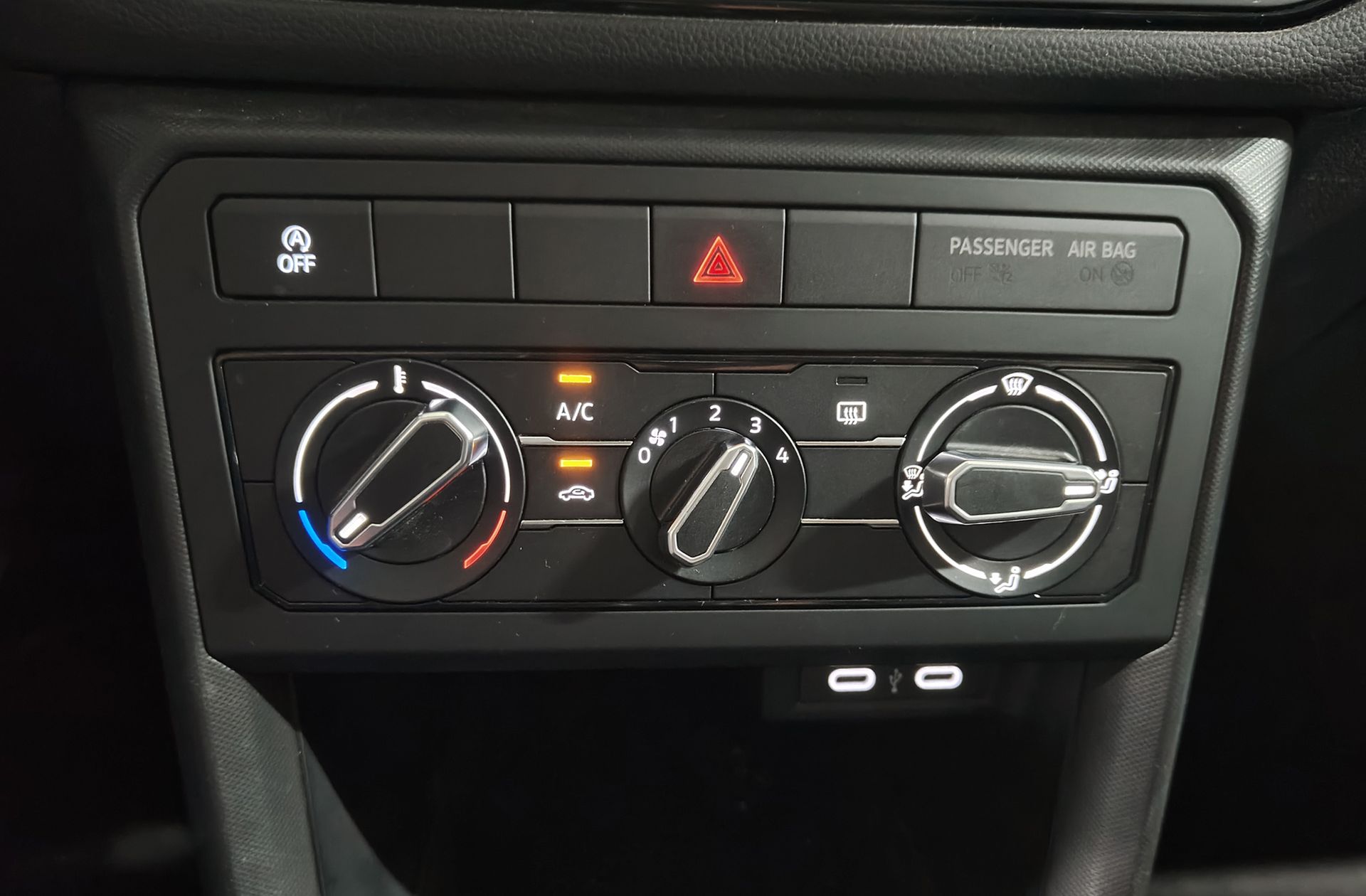 Volkswagen T-Cross 1.0 TSI - foto 31