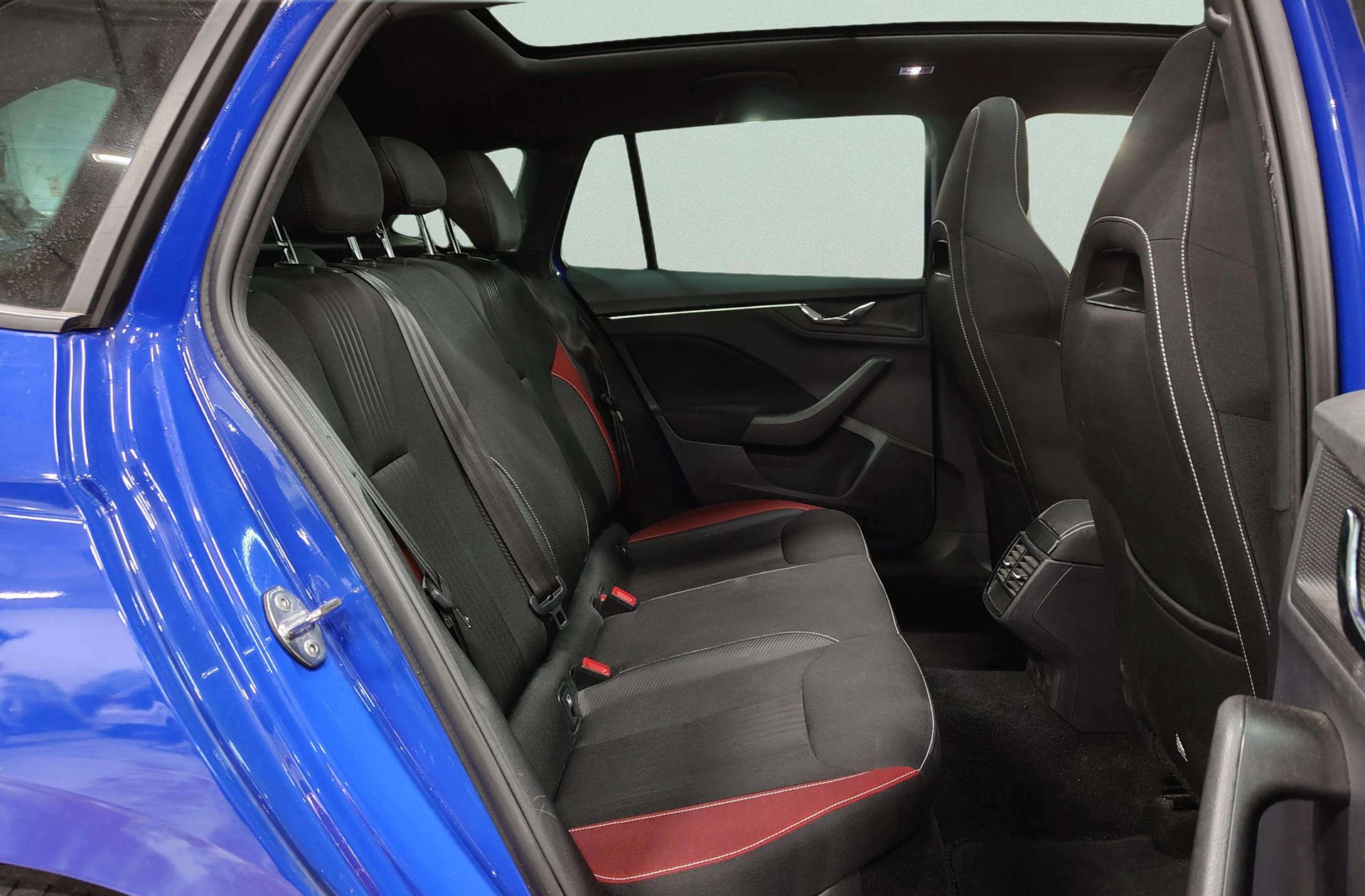 Škoda Scala 1.0 TSI Montecarlo DSG - foto 19