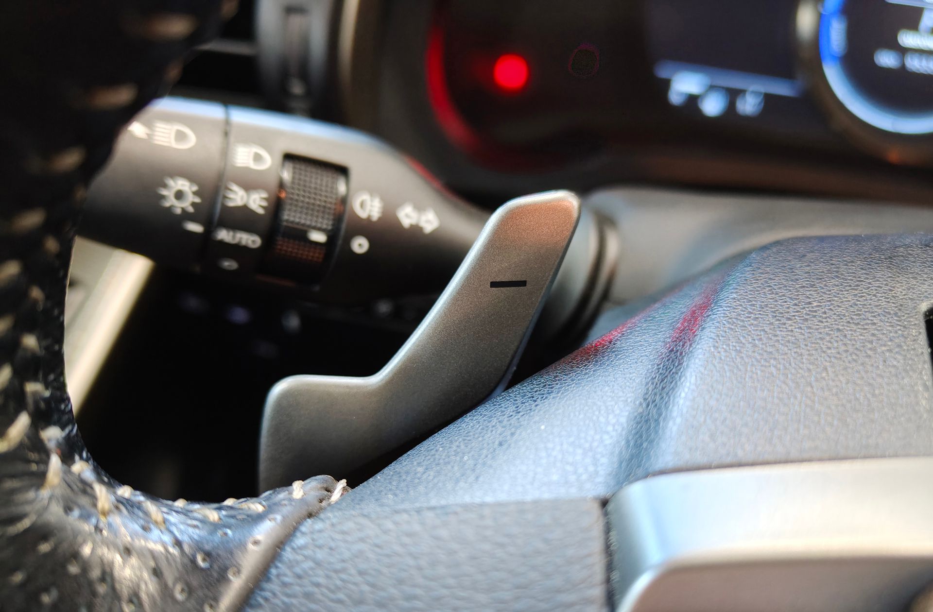 Lexus IS 300h F-Sport - foto 33