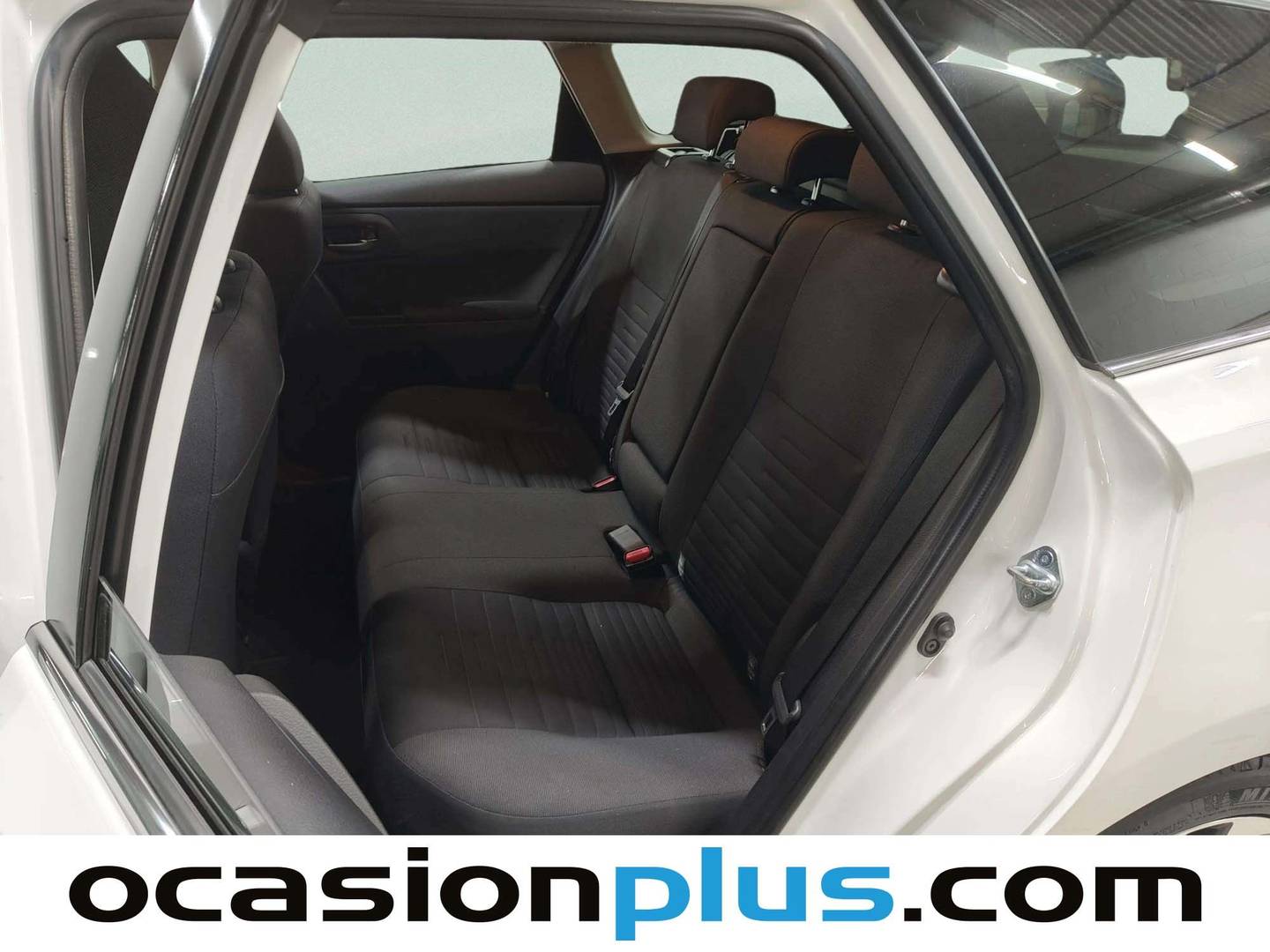 Foto asientos traseros Toyota Auris Toyota Auris 140H Hybrid Touring Sports Business (136 CV)