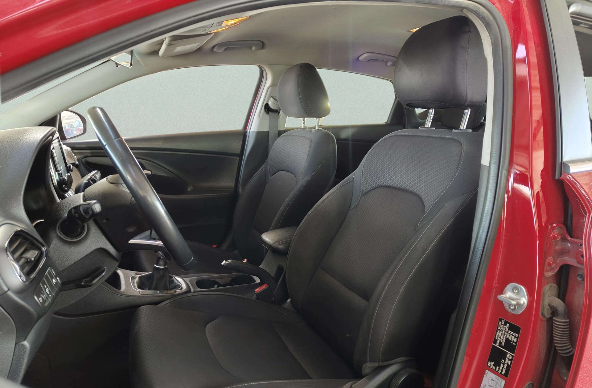 Hyundai i30 1.6 CRDi Tecno Fastback - foto 12