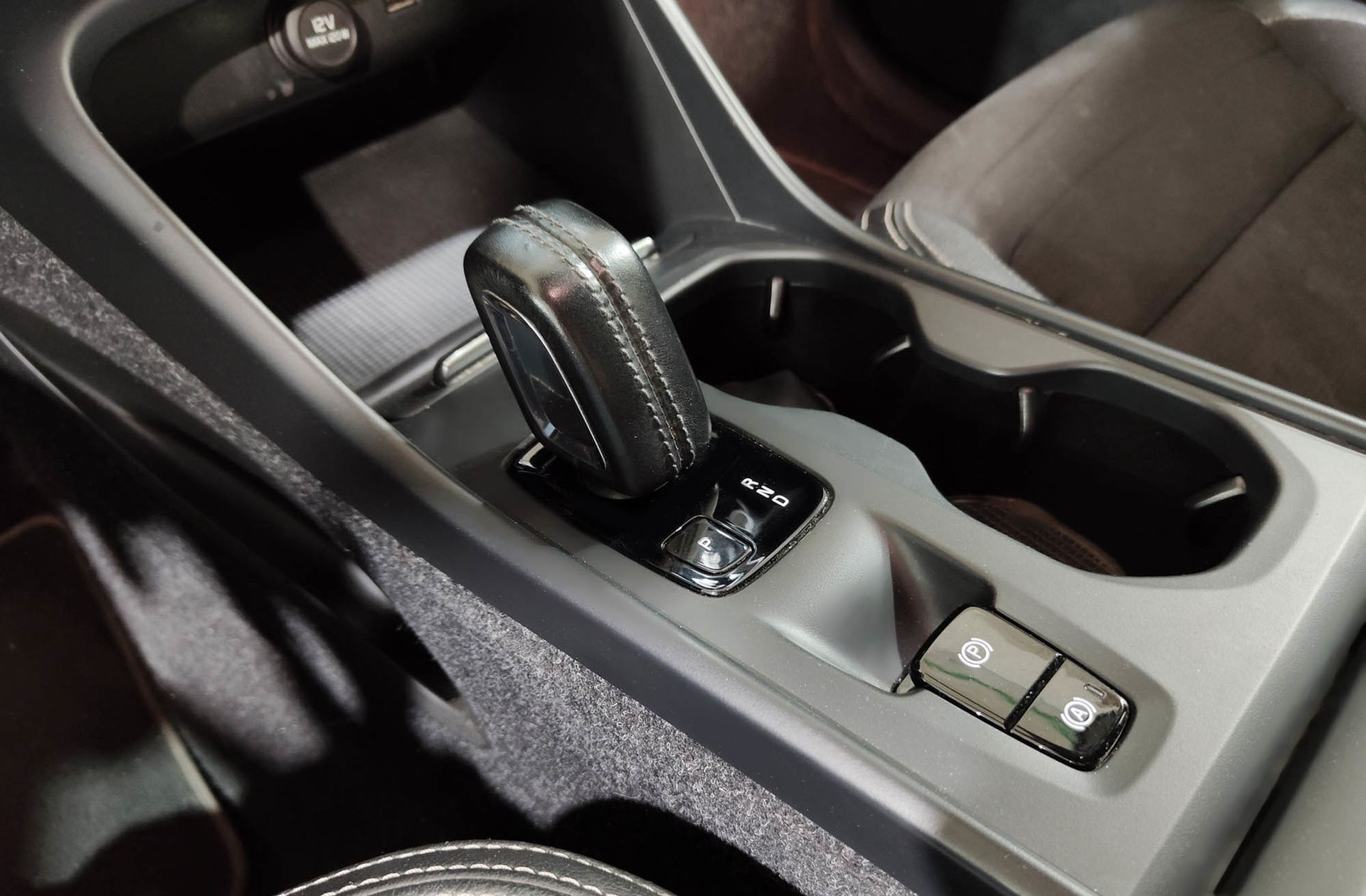 Volvo XC40 T4 Momentum - foto 5