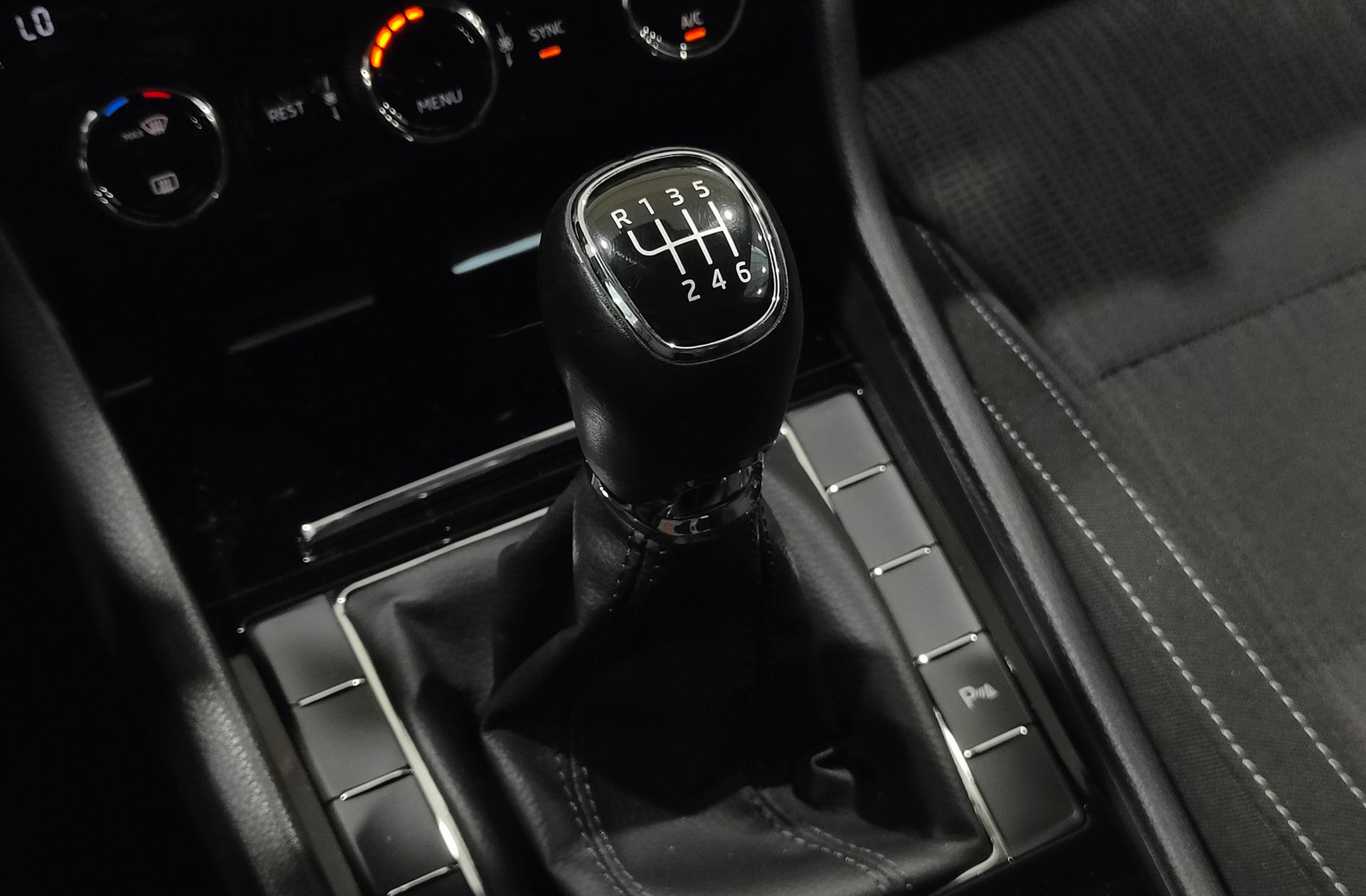 Škoda Superb 1.4 TSI Ambition - foto 5