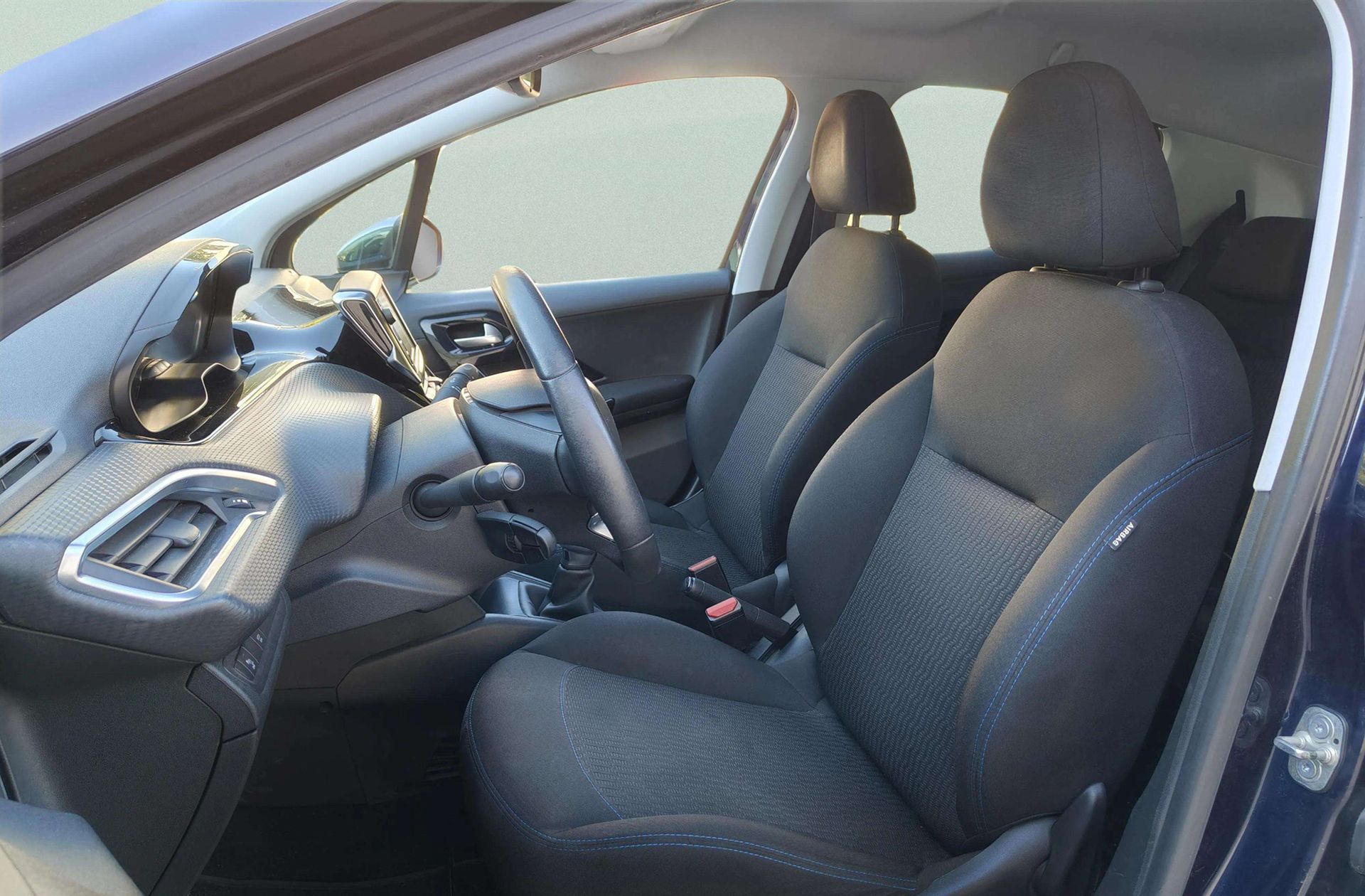 Peugeot 208 BlueHDi 100 Signature - foto 10