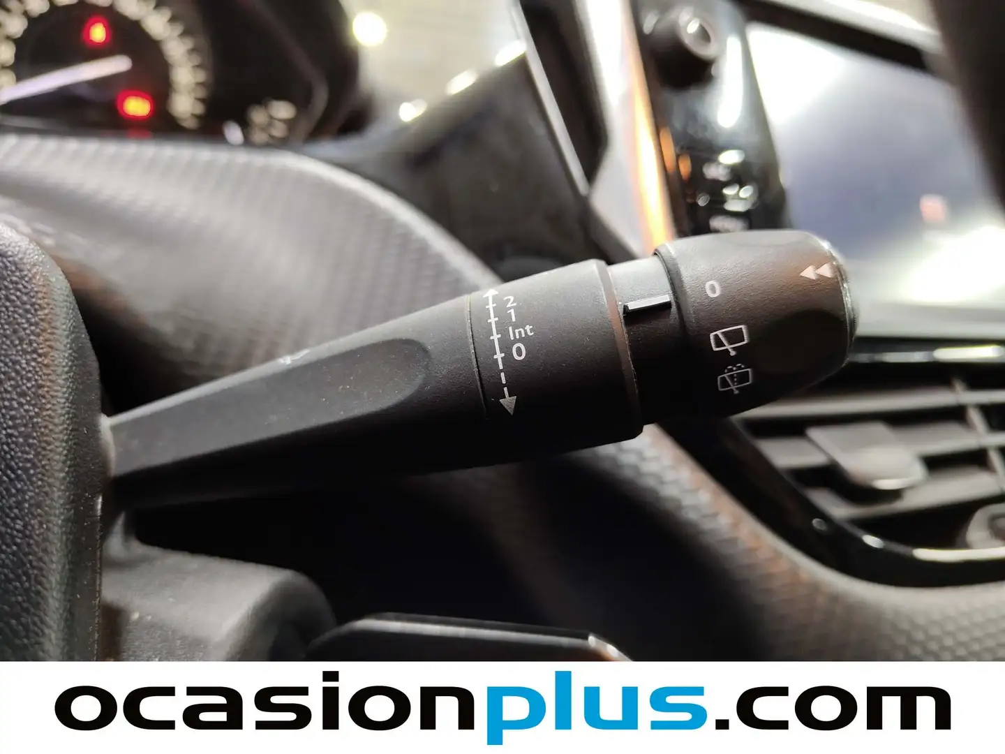 Foto Peugeot 2008 Peugeot 2008 PureTech Signature  (82 CV)