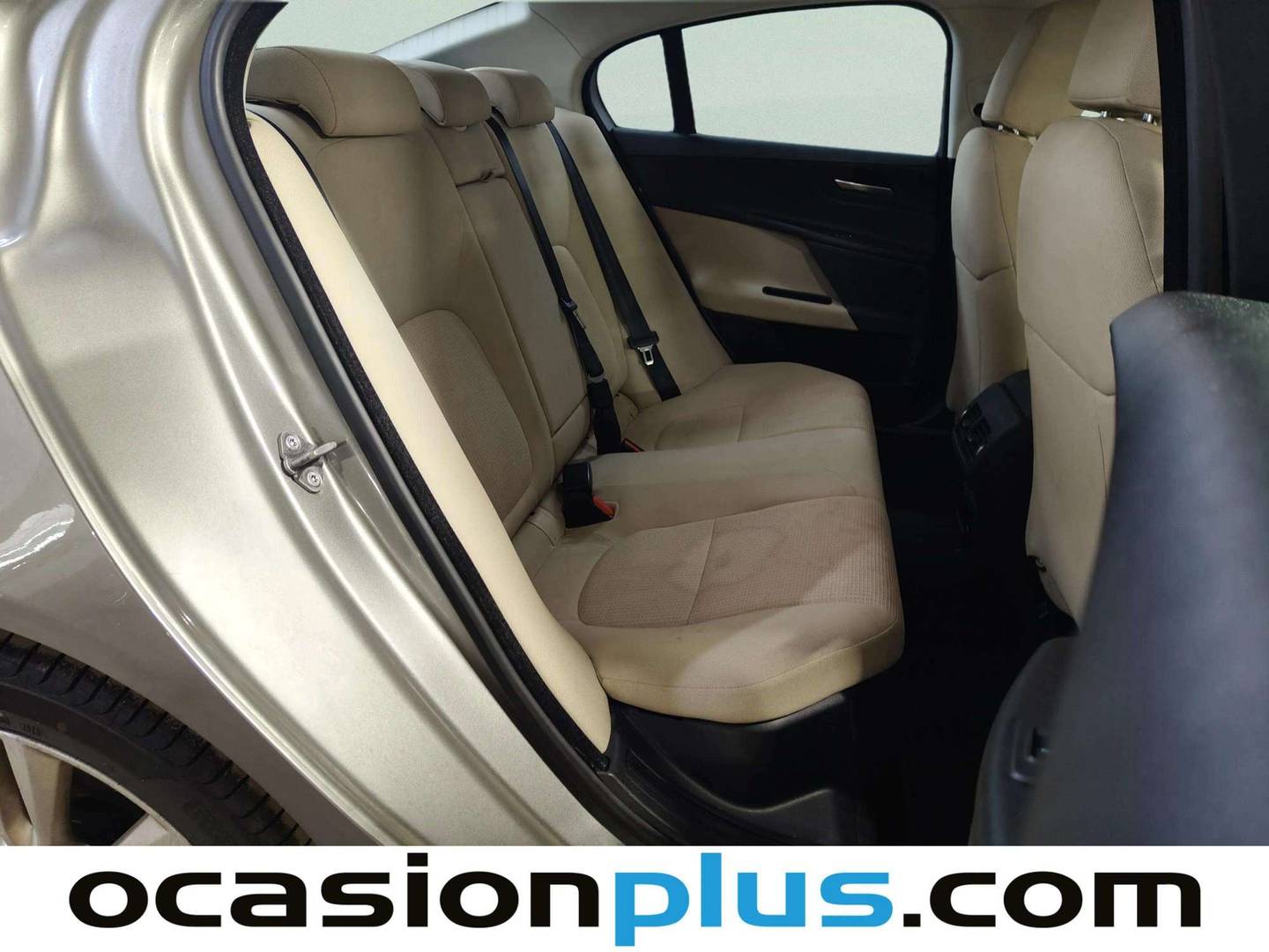 Foto Jaguar XE Jaguar XE 2.0 Diesel Pure RWD Auto  (180 CV)