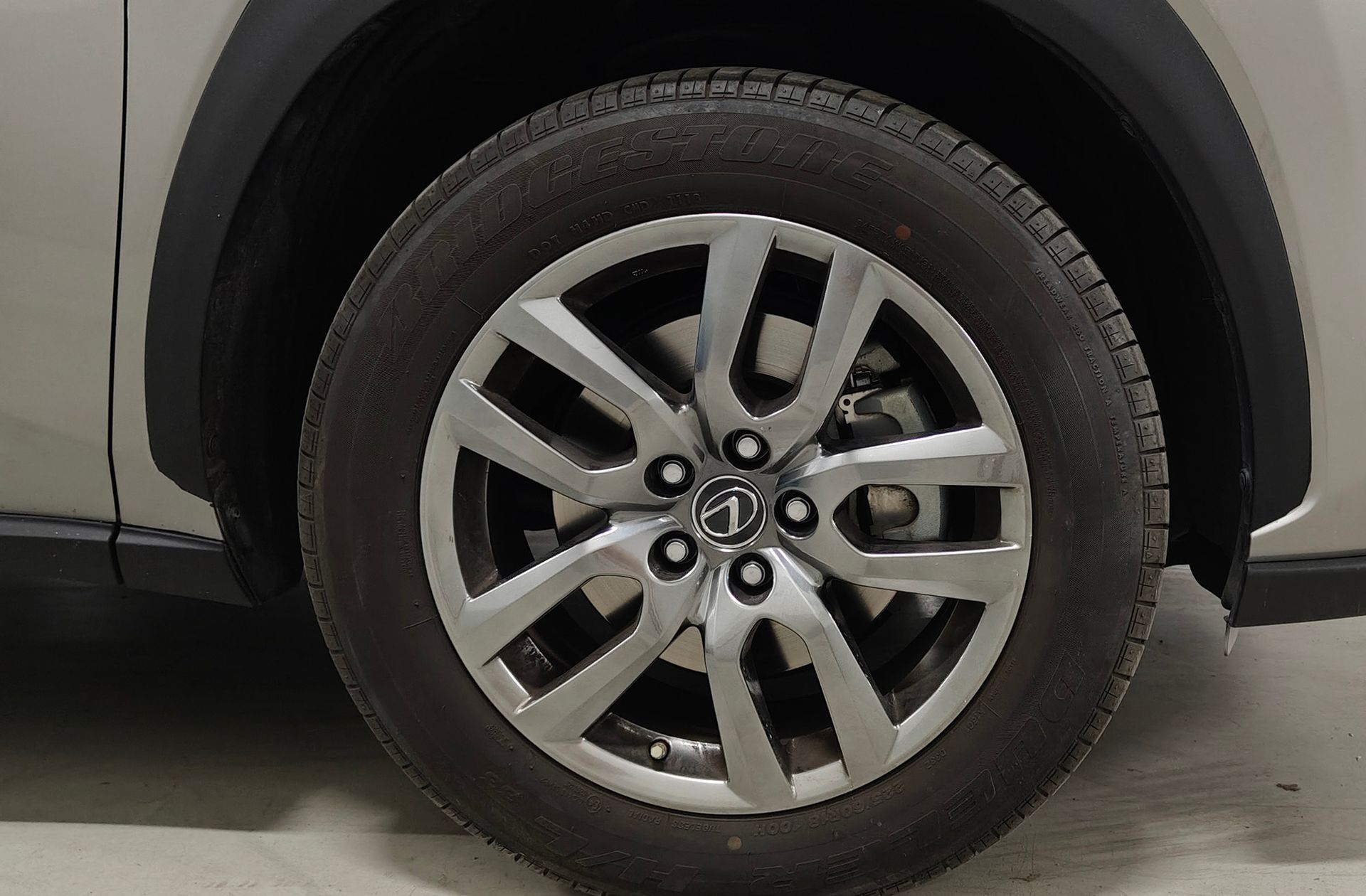 Lexus NX 300h Executive 4WD - foto 46