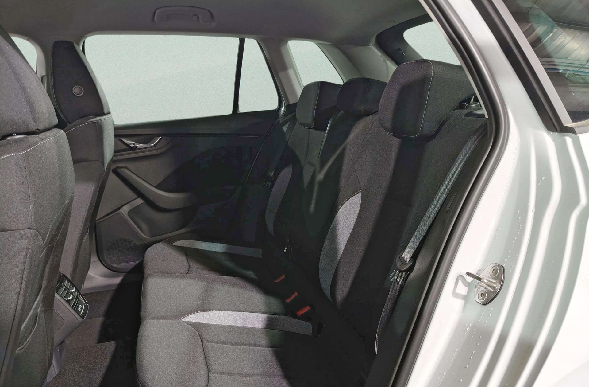 Škoda Kamiq 1.0 TSI Selection DSG - foto 14