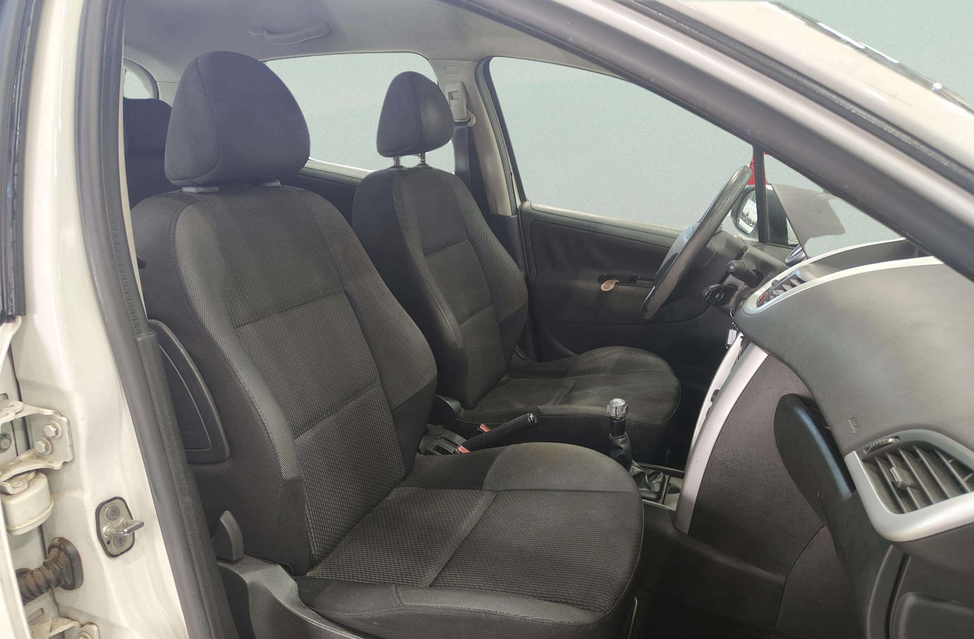 Peugeot 207 1.4 HDi FAP - foto 13