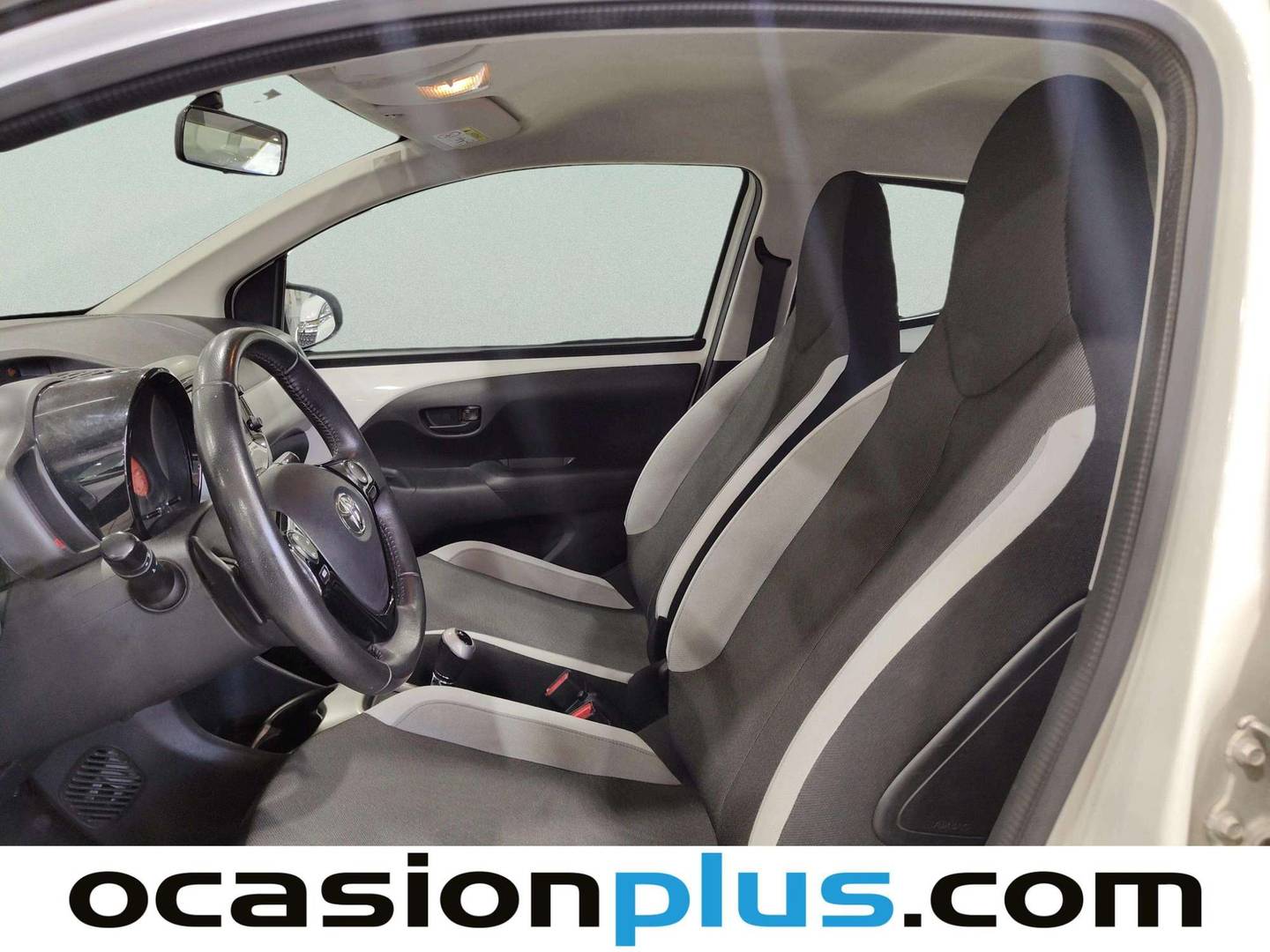 Foto asientos delanteros Toyota Aygo Toyota Aygo 1.0 70 x-play (69 CV)