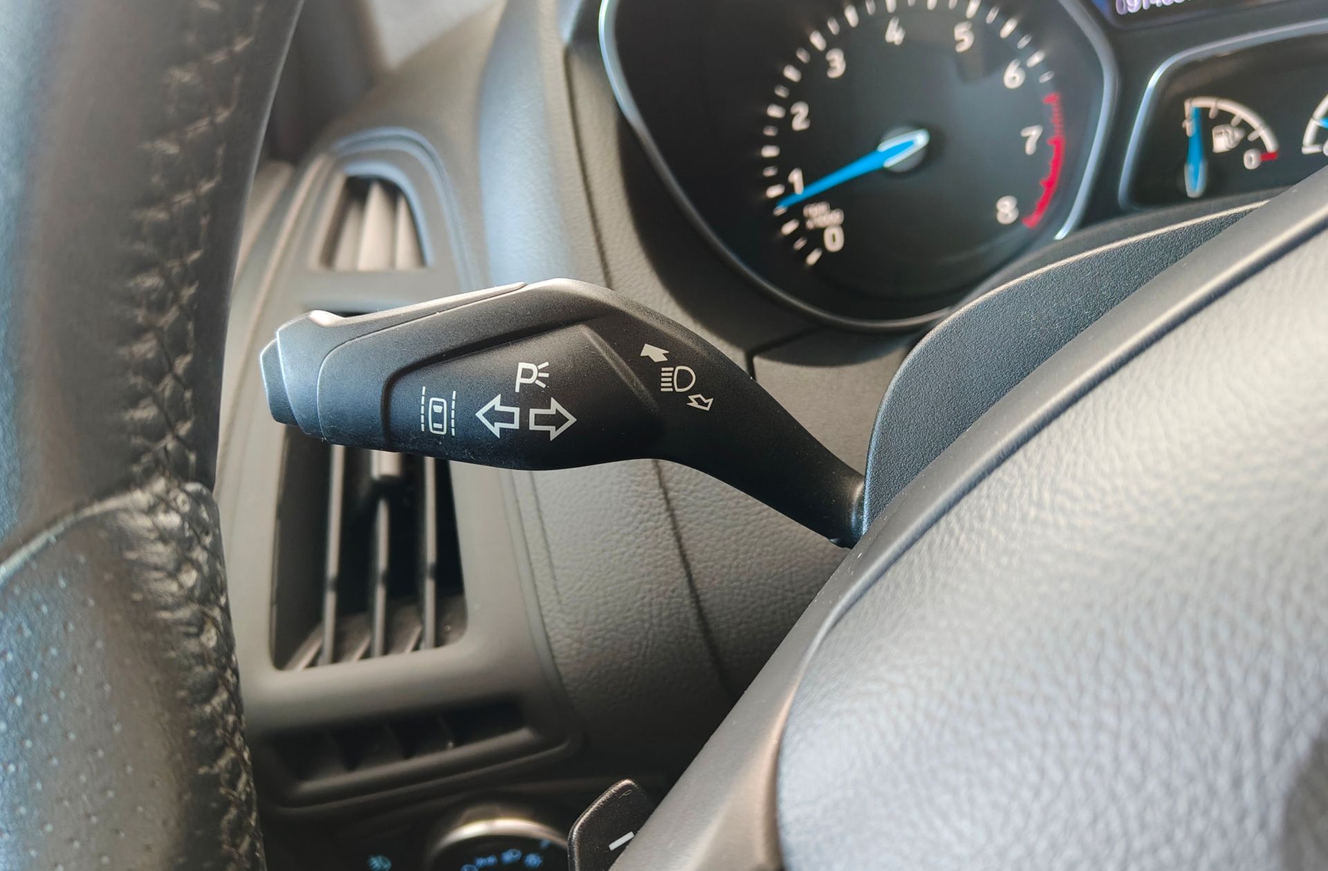 Ford Focus 1.5 EcoBoost ST-Line - foto 34