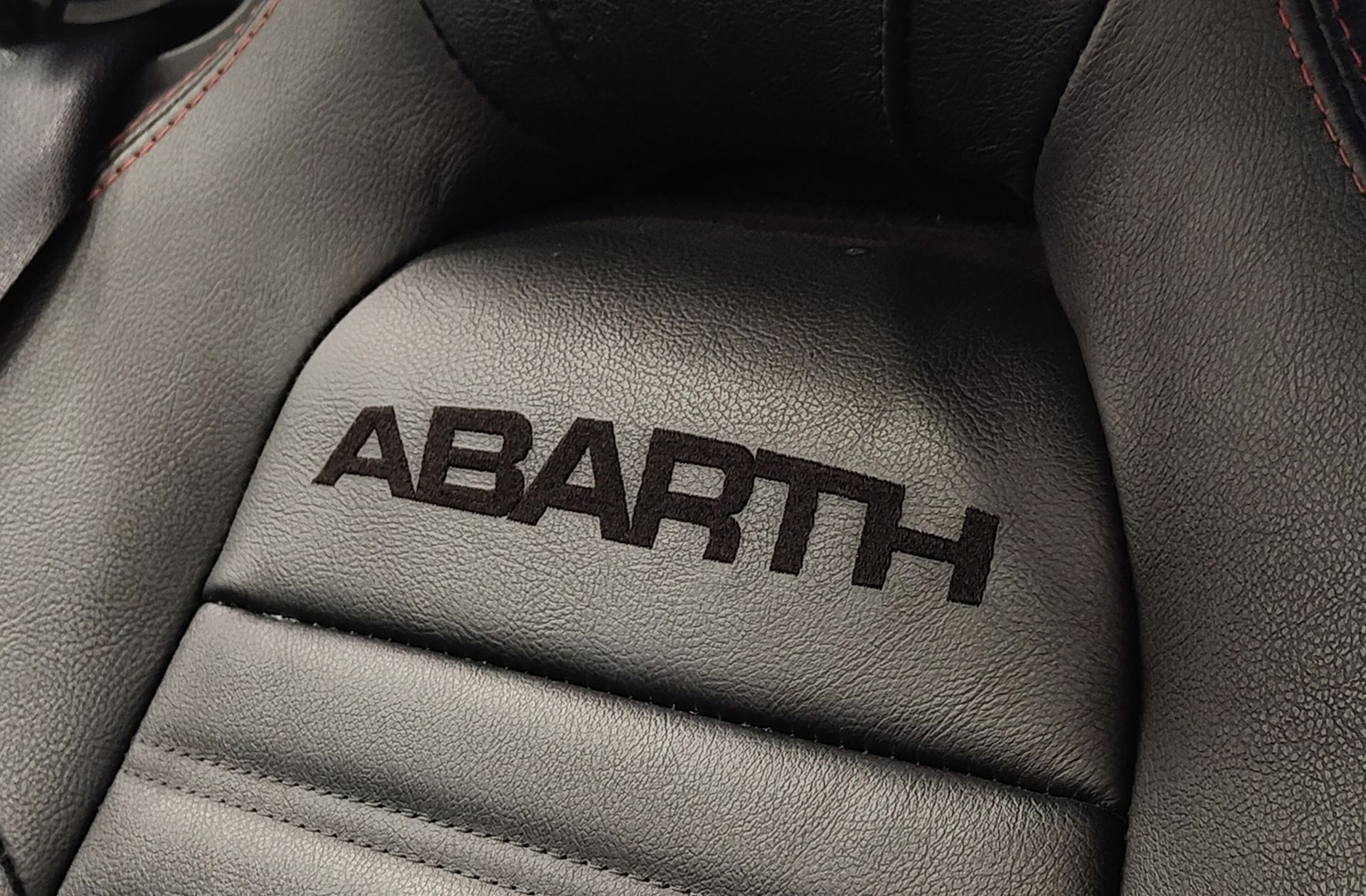 Abarth 124 Spider Scorpione - foto 10