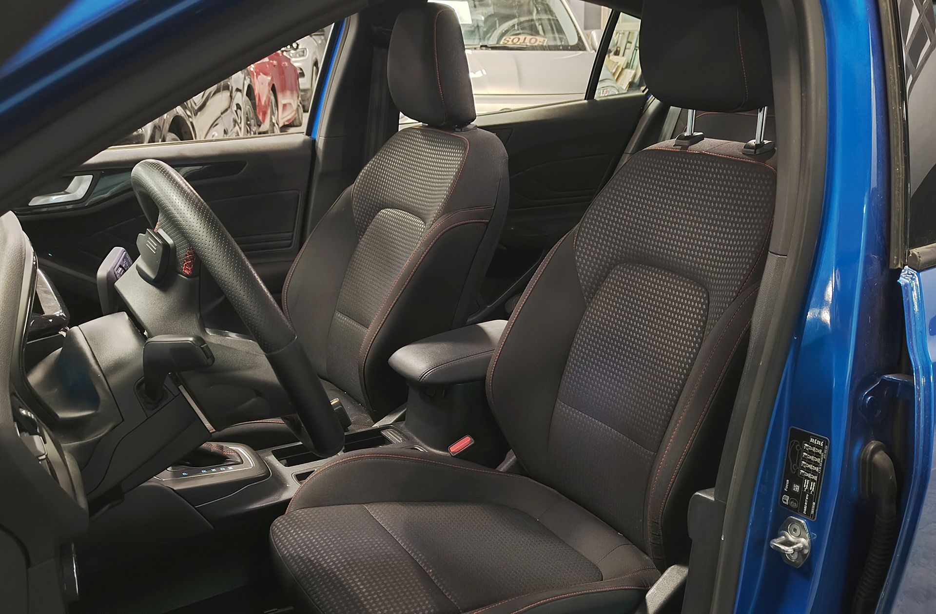Ford Focus 1.0 EcoBoost MHEV ST-Line - foto 12