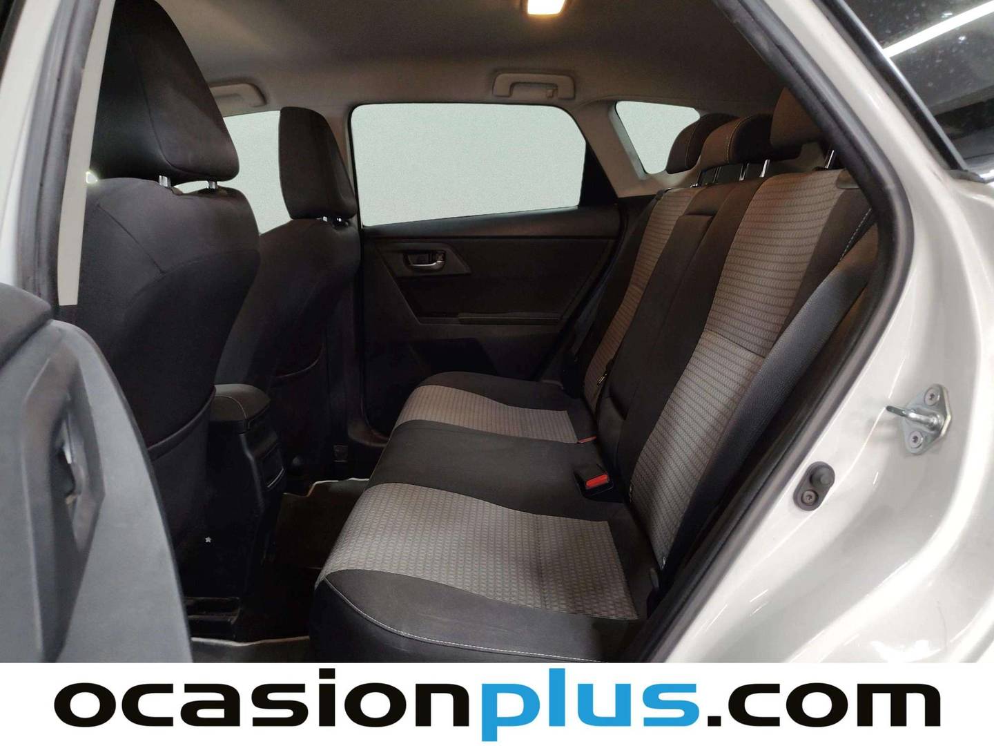Foto asientos traseros Toyota Auris Toyota Auris 140H Hybrid Feel! Edition (136 CV)