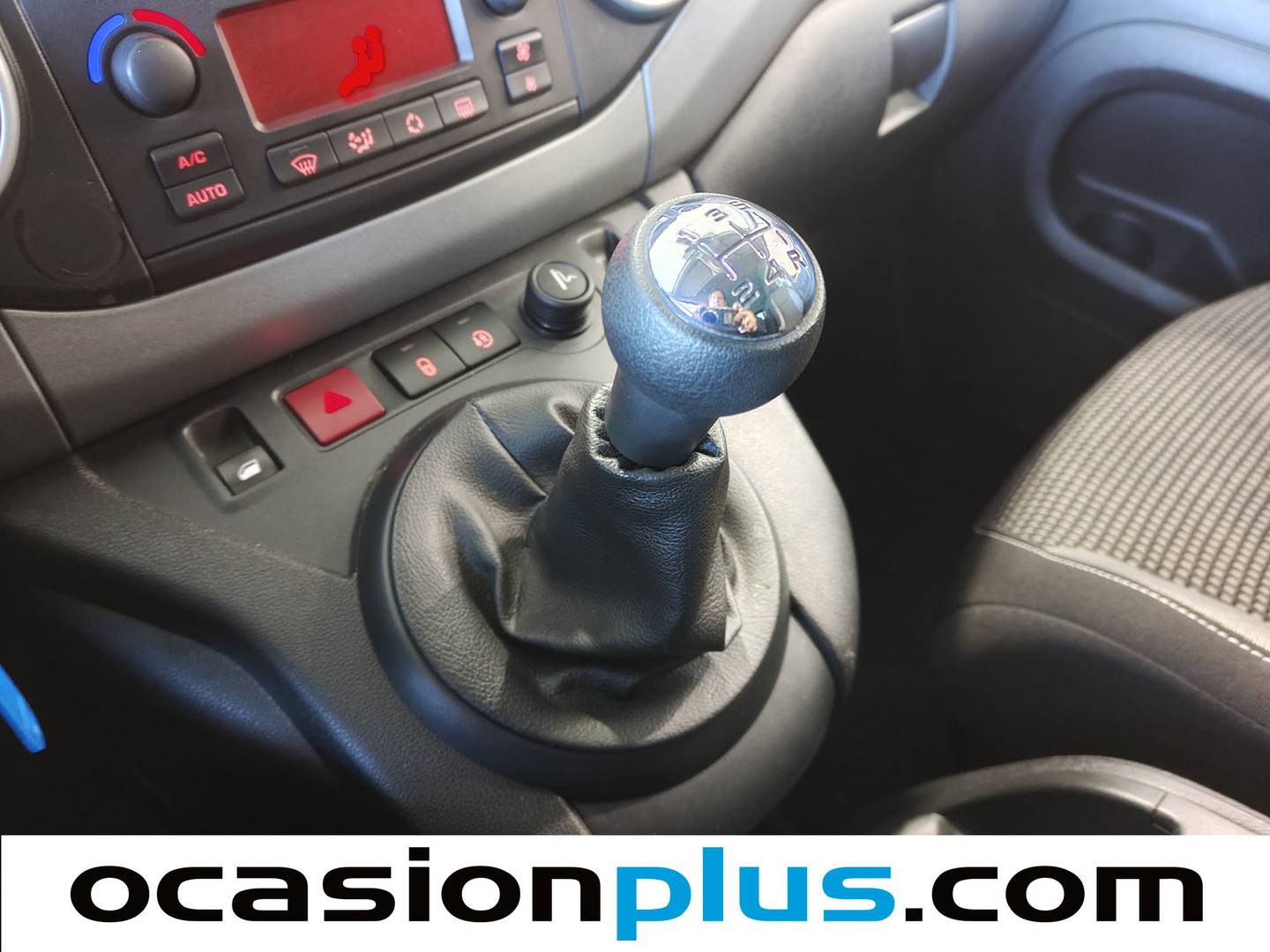 Foto Peugeot Partner Peugeot Partner Tepee Combi 1.2 PureTech Adventure Edition (110 CV)