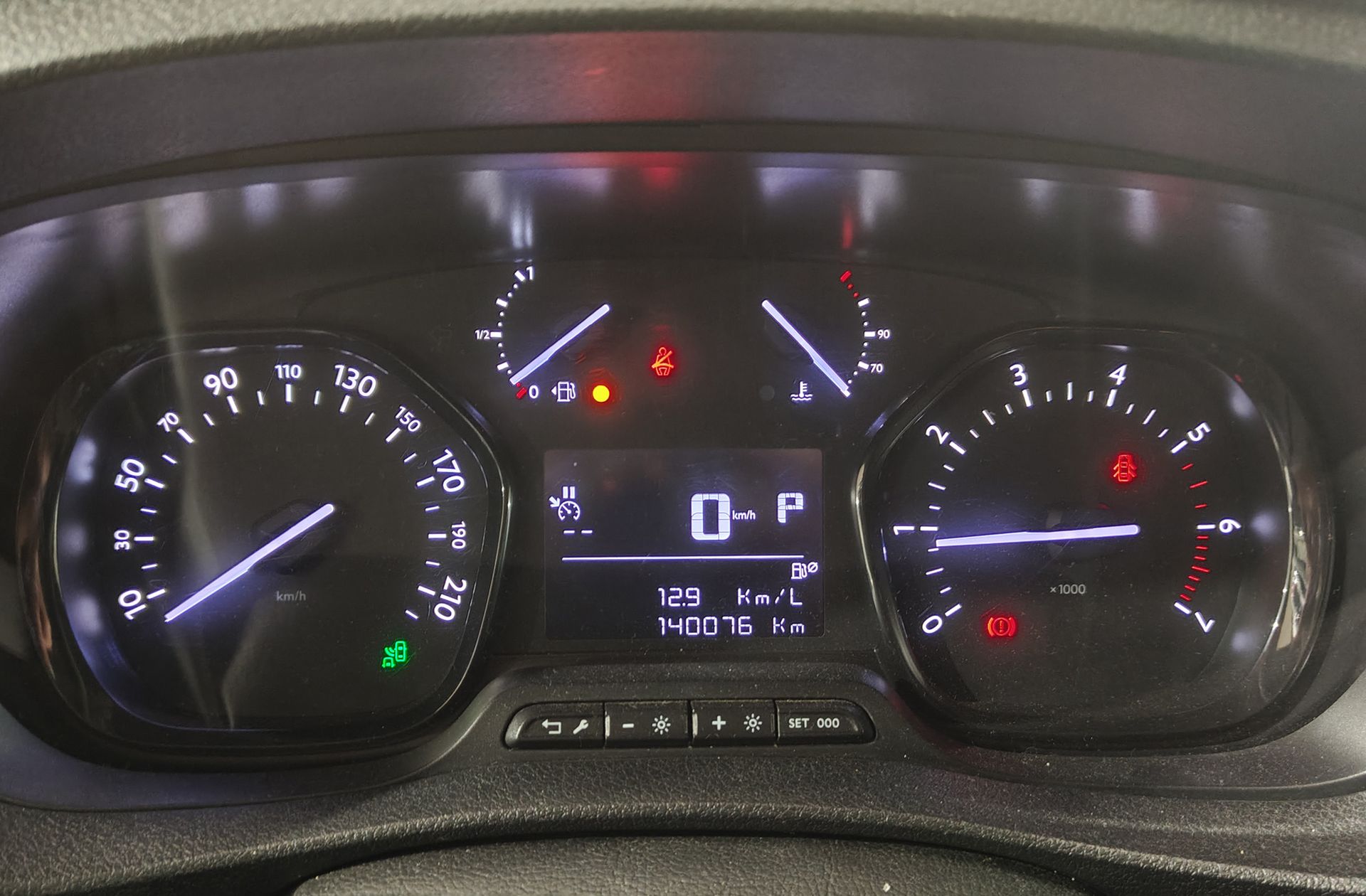 Citroën SpaceTourer BlueHDi 180 Feel Talla M EAT6 8 plazas - foto 19