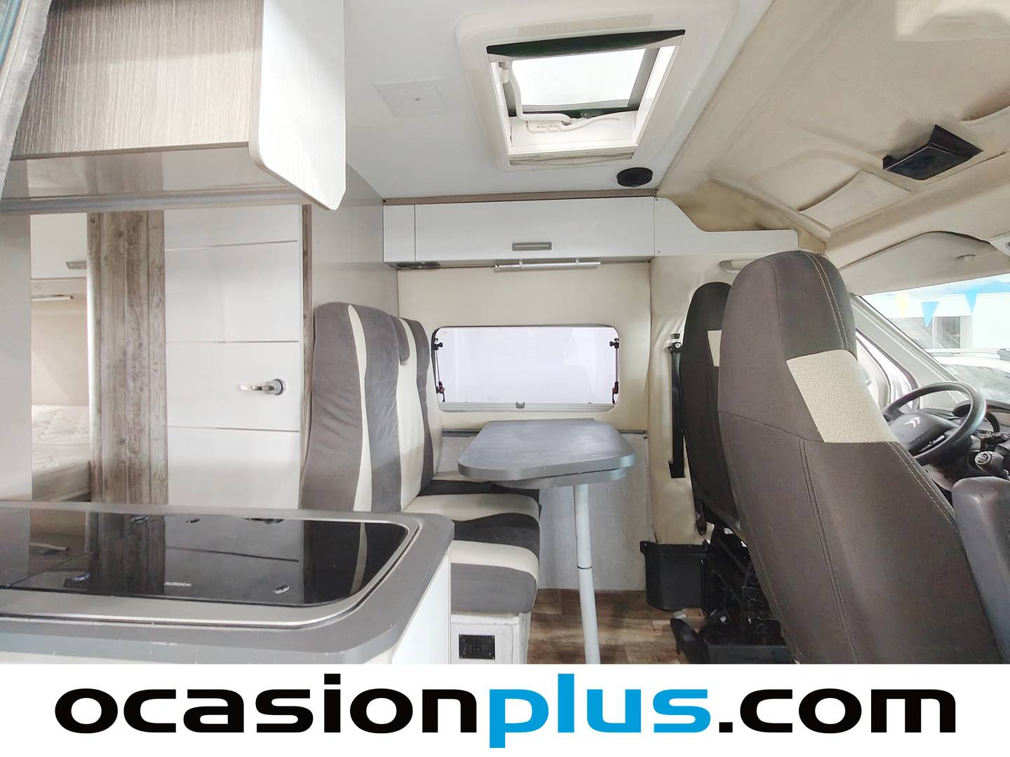 Extras y acabados del Challenger V114 Challenger V114 VIP (140 CV) 2 Plazas