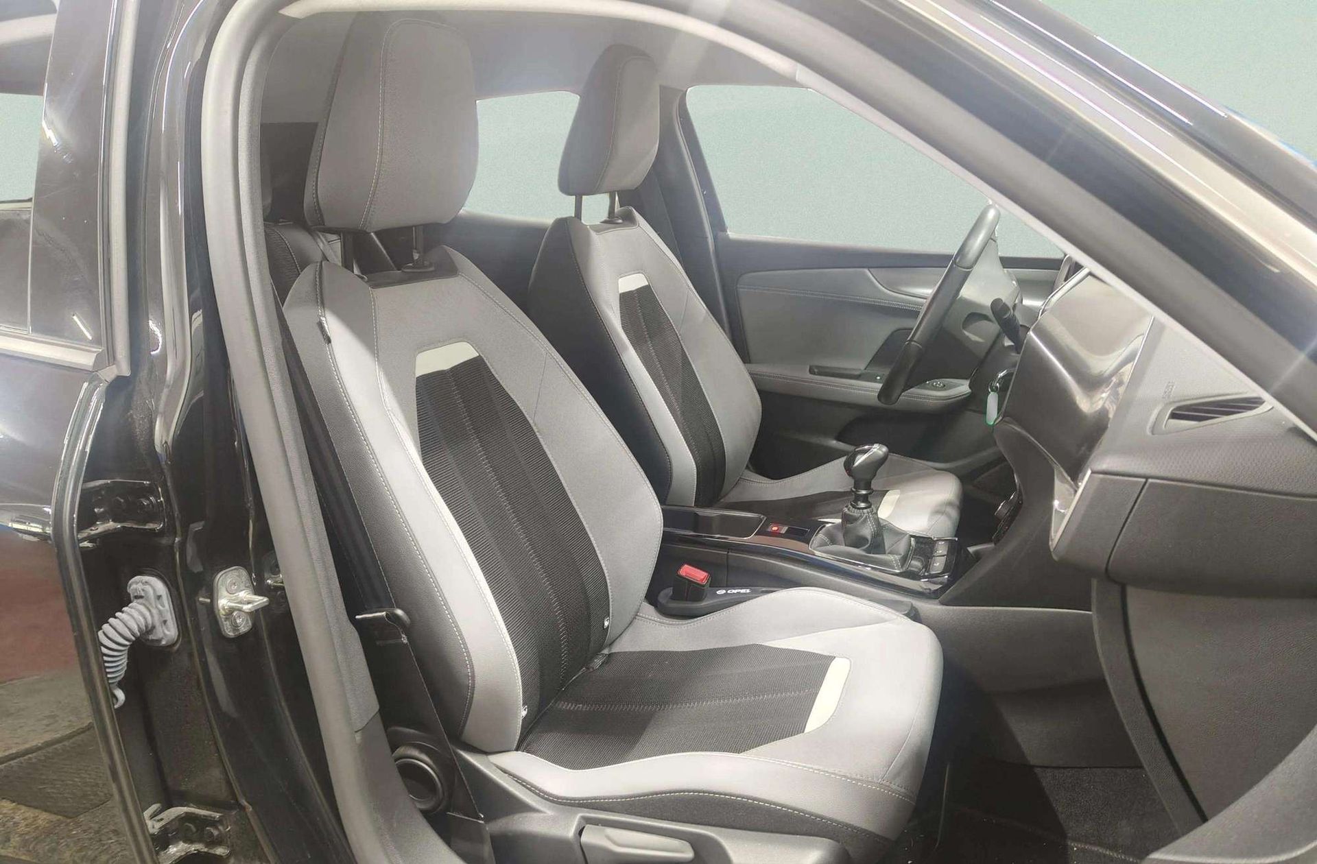 Opel Mokka 1.2 T Business Elegance - foto 19