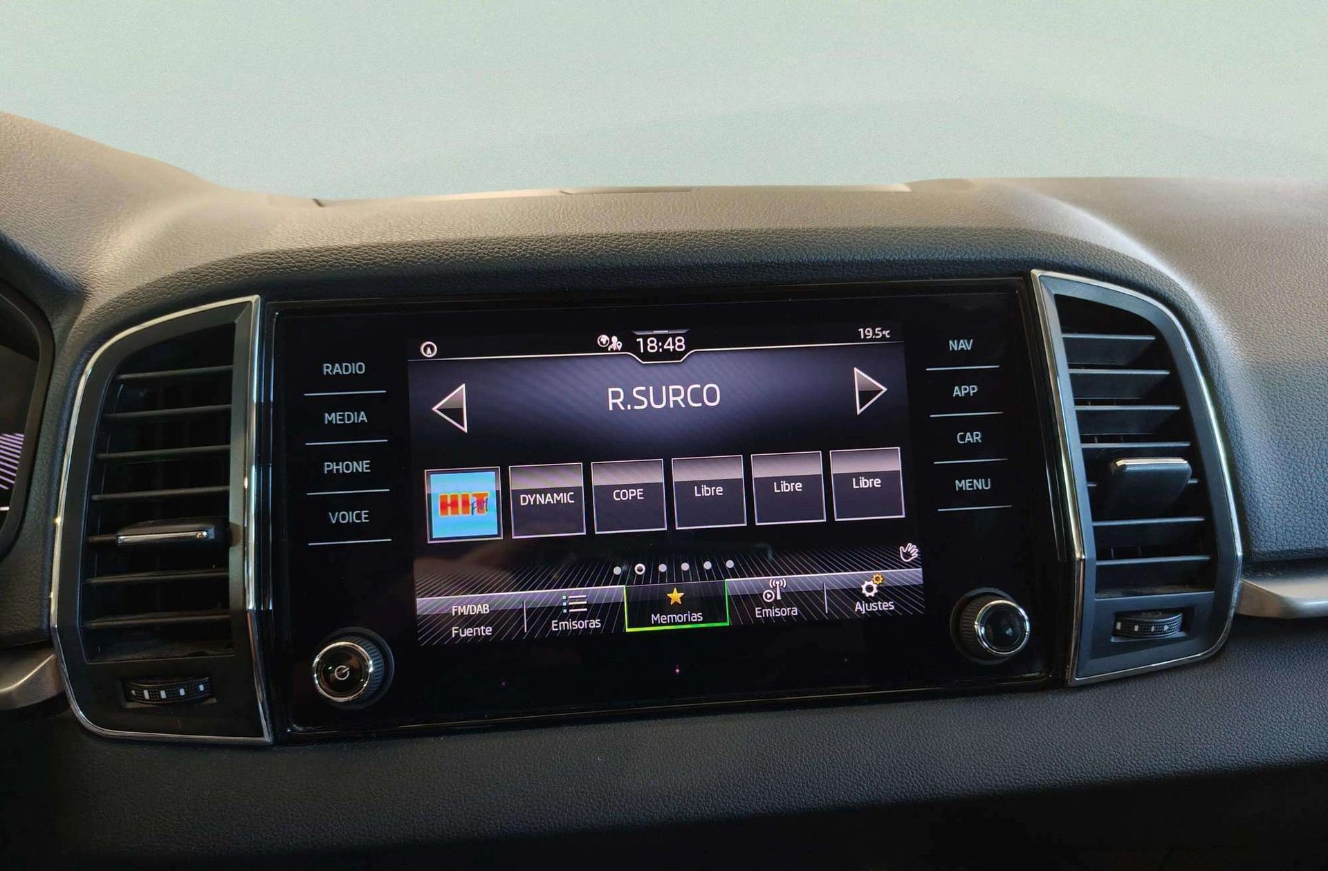 Škoda Karoq 2.0 TDI Selection - foto 33
