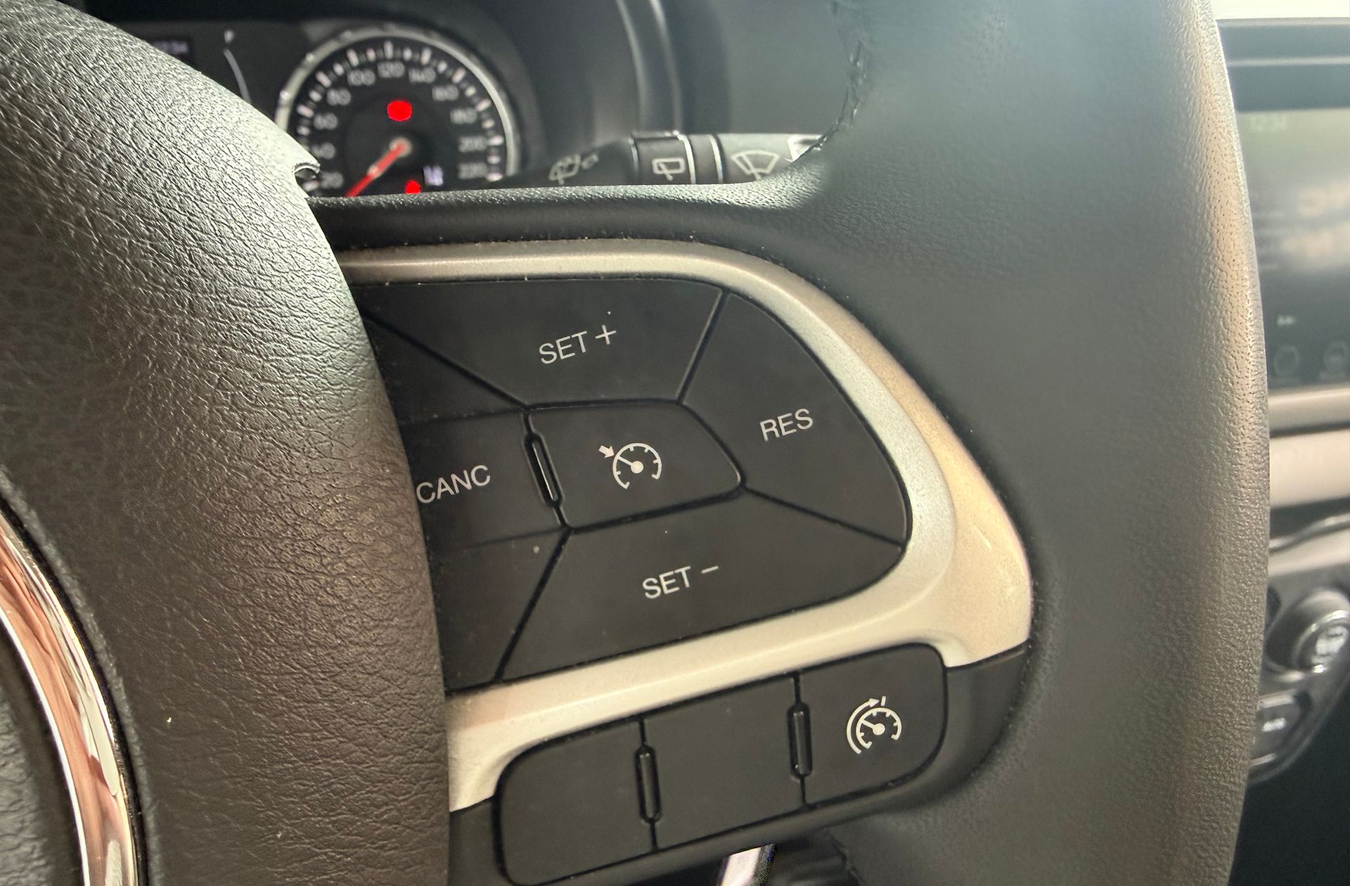 Jeep Renegade eHybrid Longitude ATX - foto 21