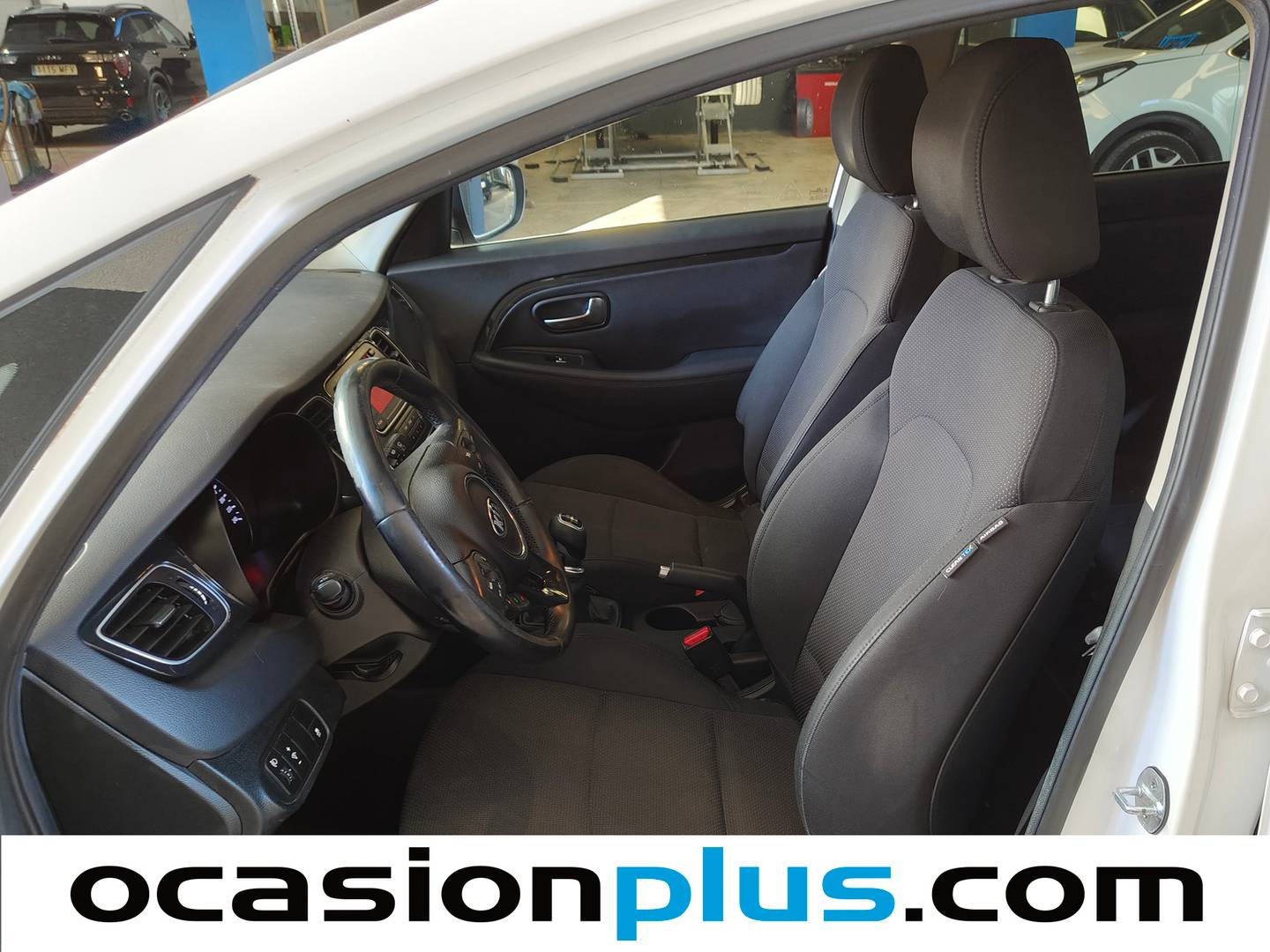 Foto asientos delanteros KIA Carens KIA Carens 1.6 GDi Drive (135 CV)