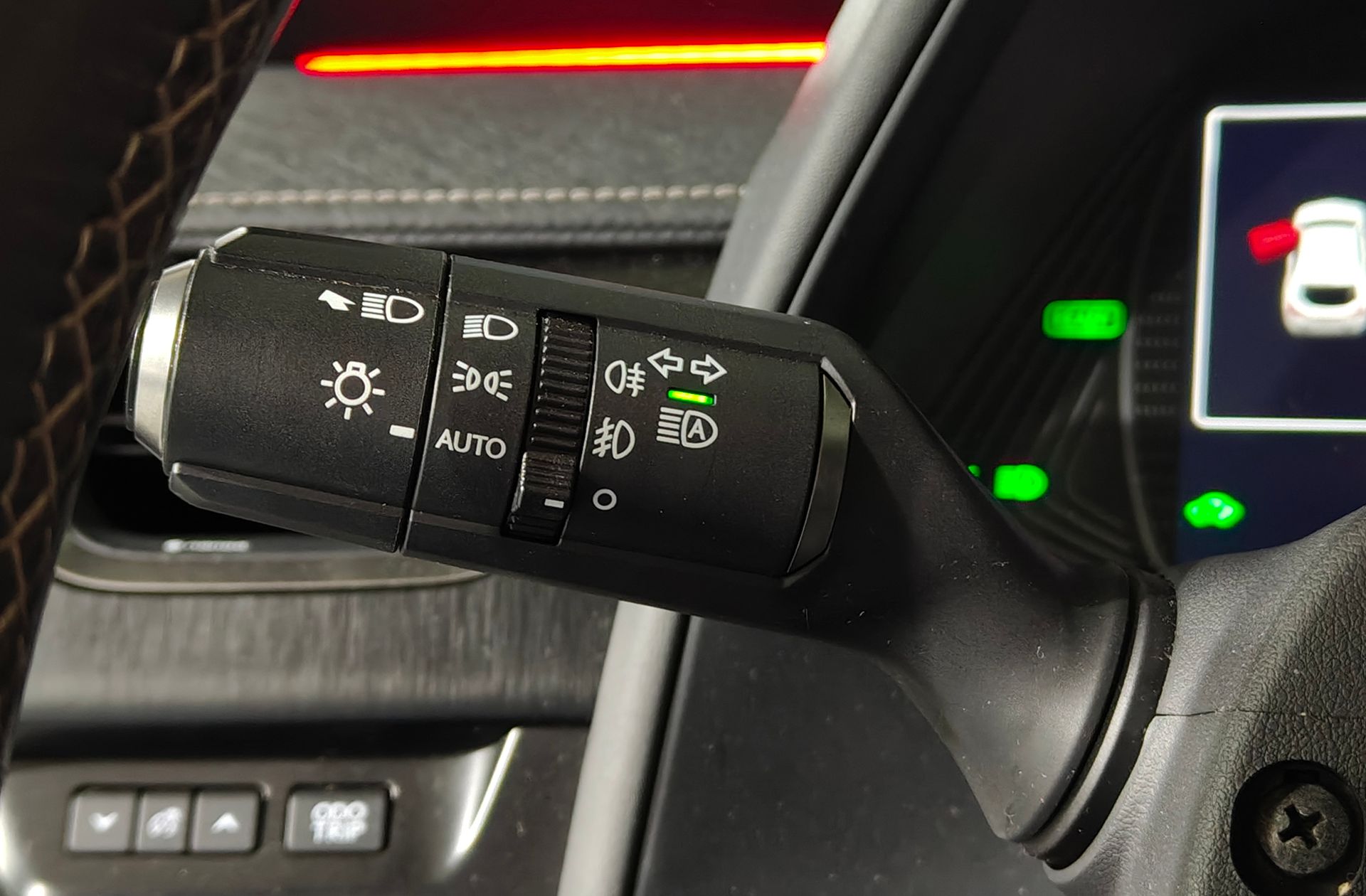 Lexus UX 250h Luxury - foto 33