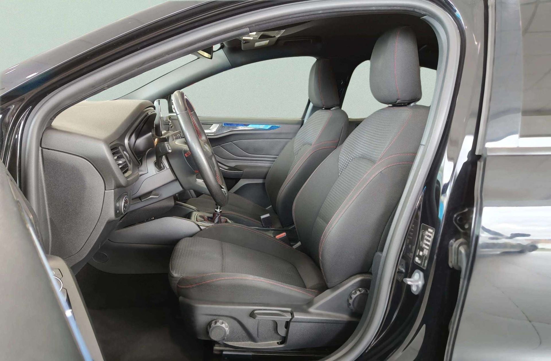 Ford Focus 1.0 EcoBoost MHEV ST-Line - foto 14