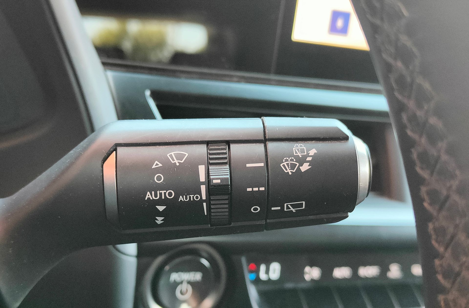 Lexus UX 250h Premium - foto 30