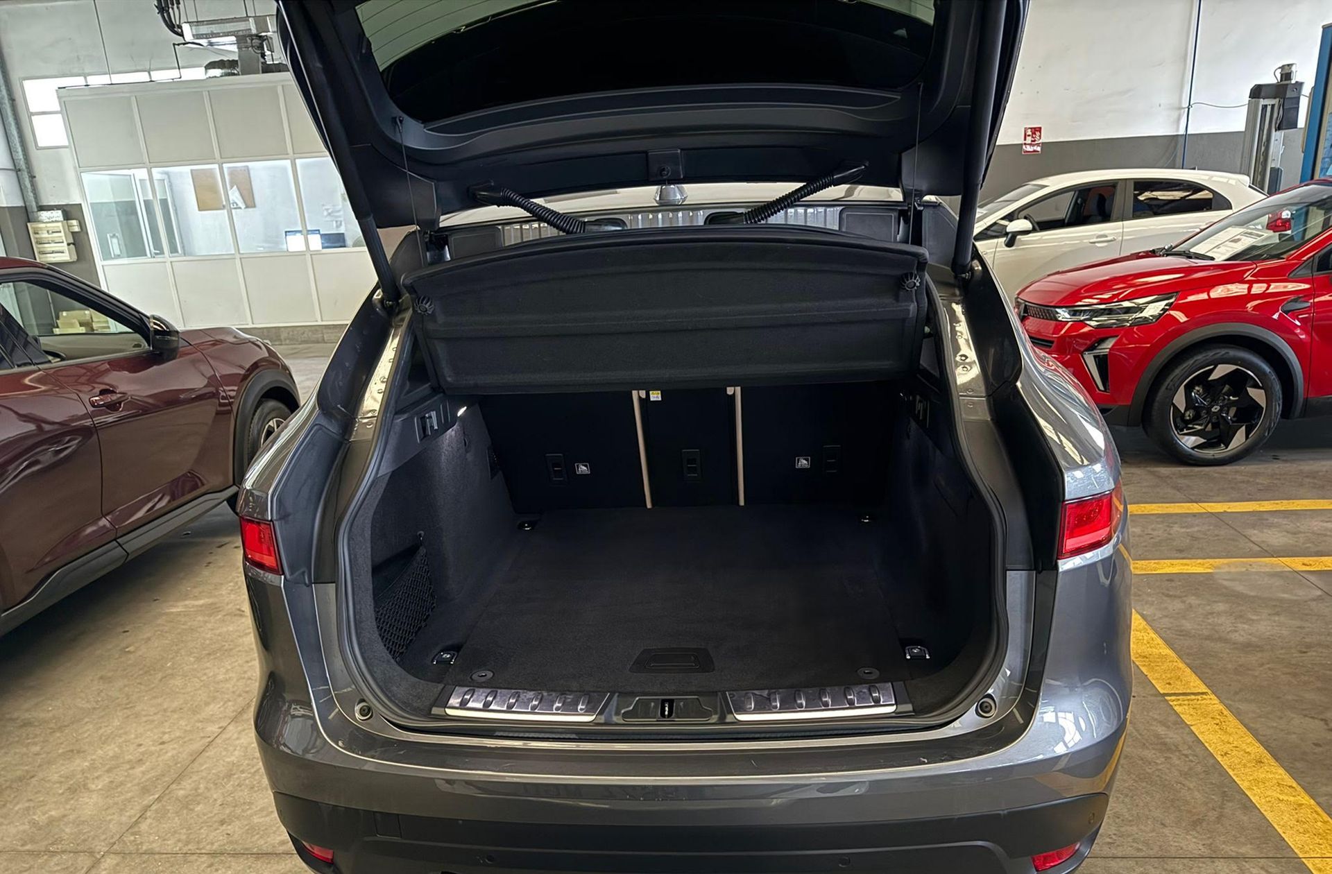 Jaguar F-Pace 2.0T i4 Prestige AWD - foto 18