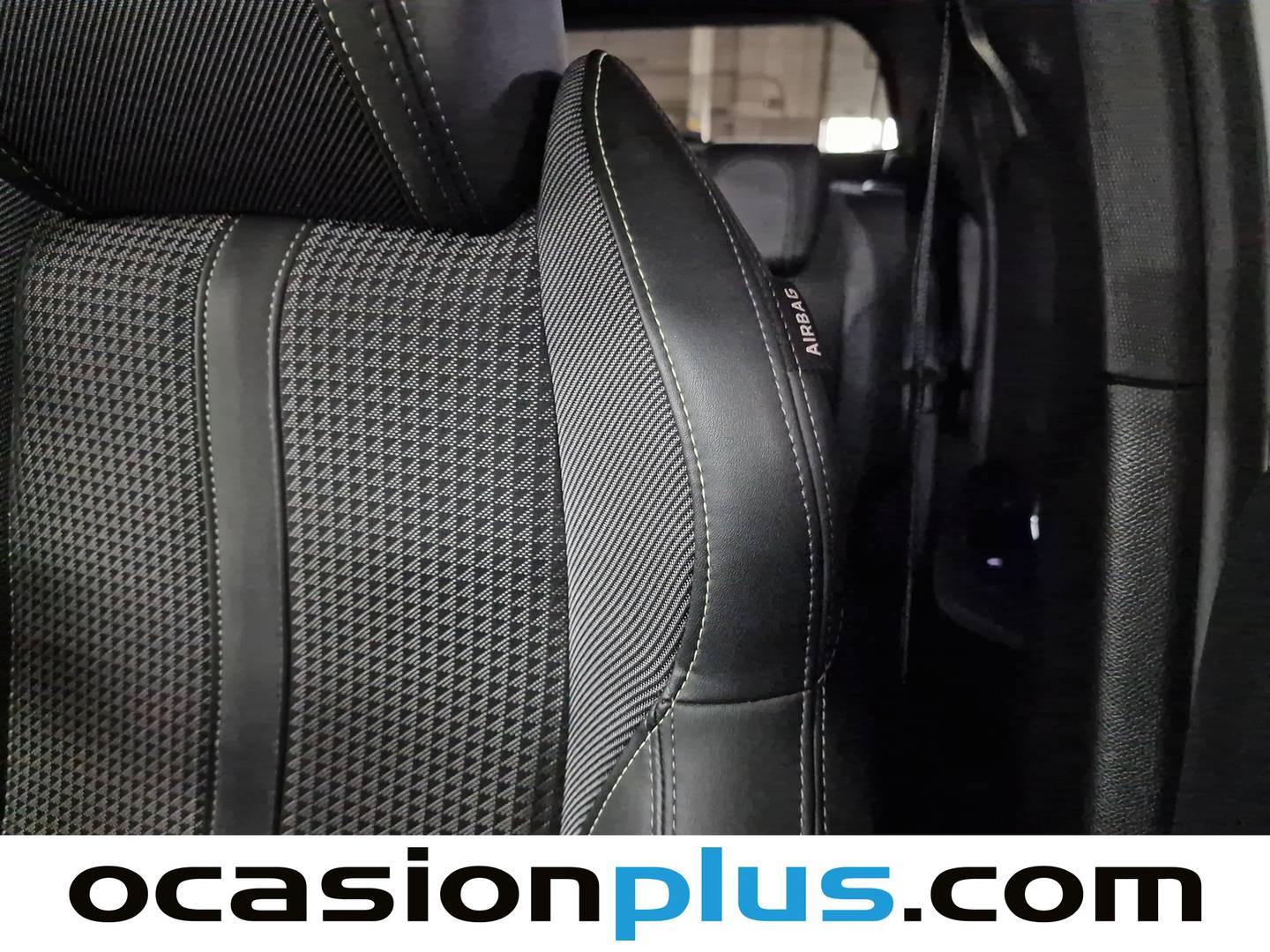 Extras y acabados del Peugeot 2008 Peugeot 2008 PureTech 130 S&S GT EAT8 (130 CV)