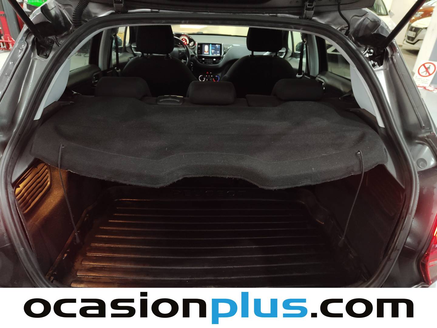 Foto Peugeot 208 Peugeot 208 5P Signature 1.2L PureTech (82CV)