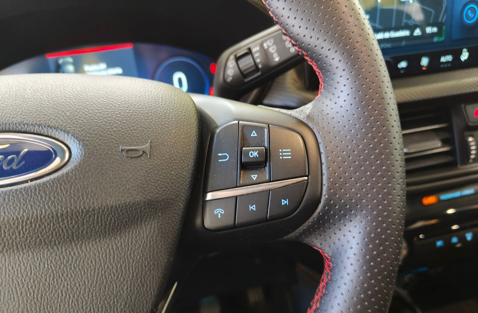 Ford Kuga 1.5T EcoBoost ST-Line 4x2 - foto 28
